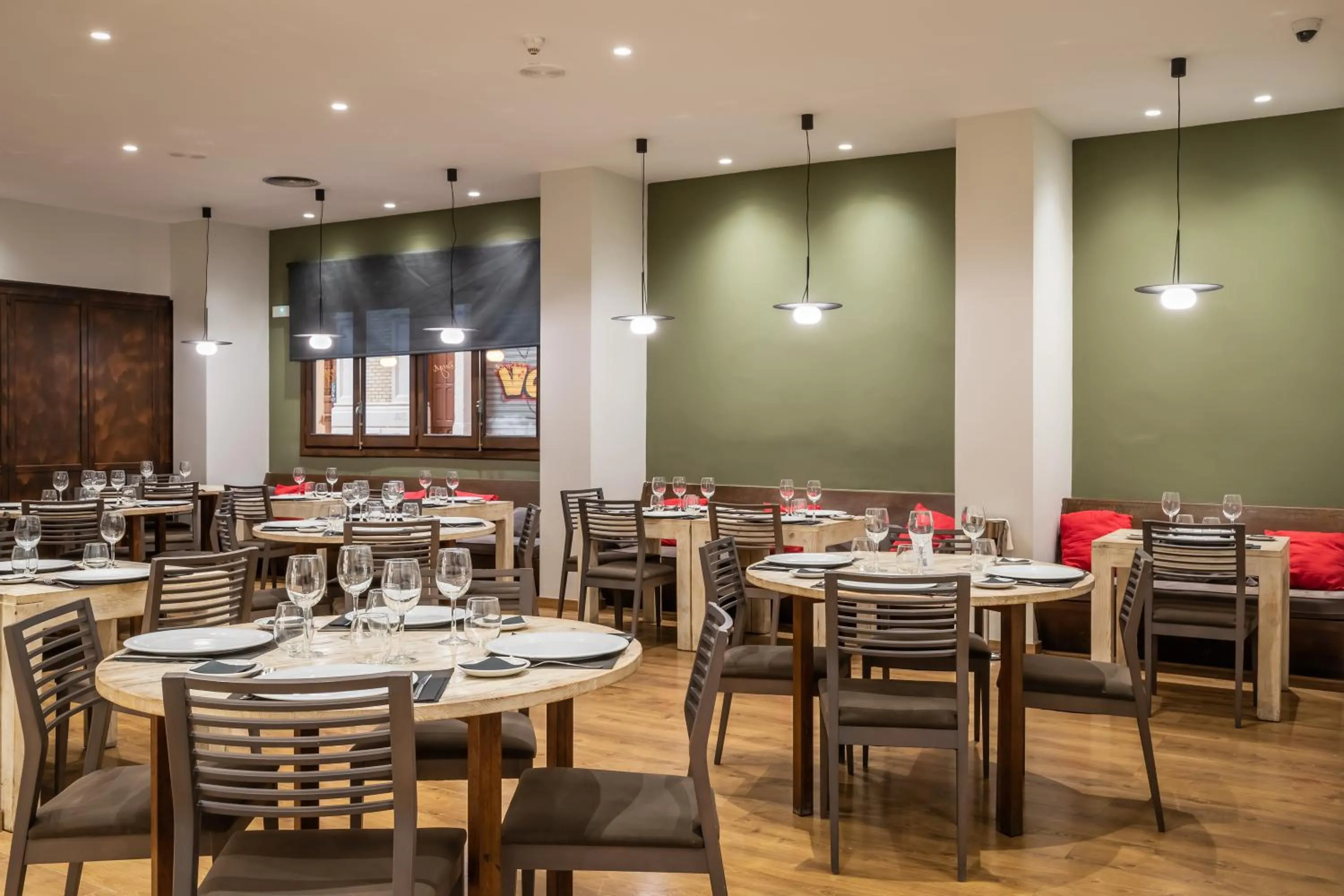 Restaurant/places to eat in Hotel Don Jaime 54