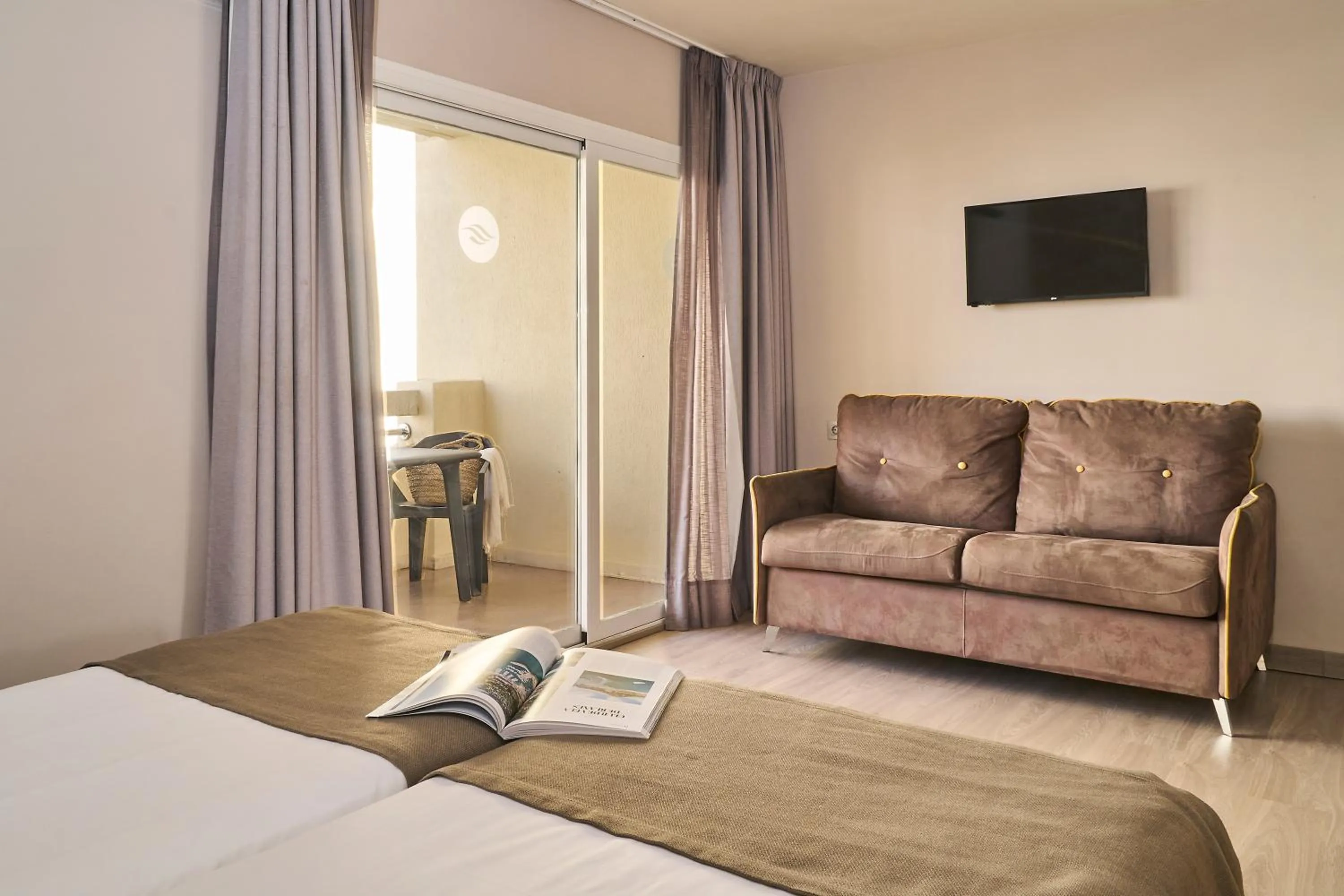 Living room, Bed in Ona Marbella Inn