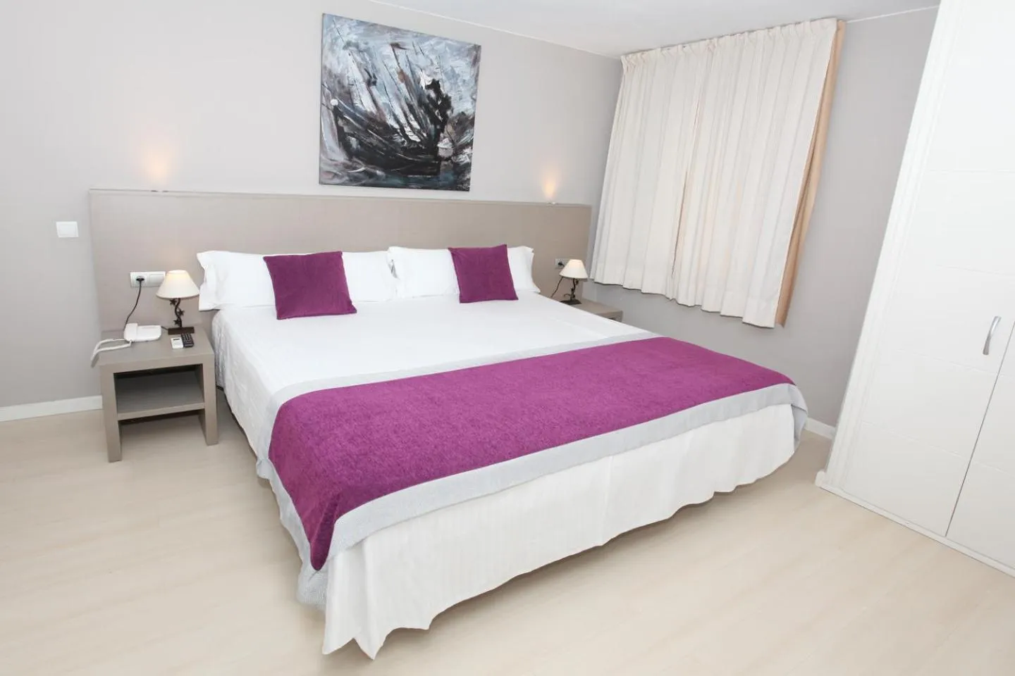 Bedroom, Bed in Hotel El Faro Marbella