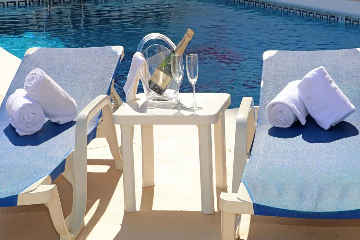 Swimming pool in Hotel El Faro Marbella