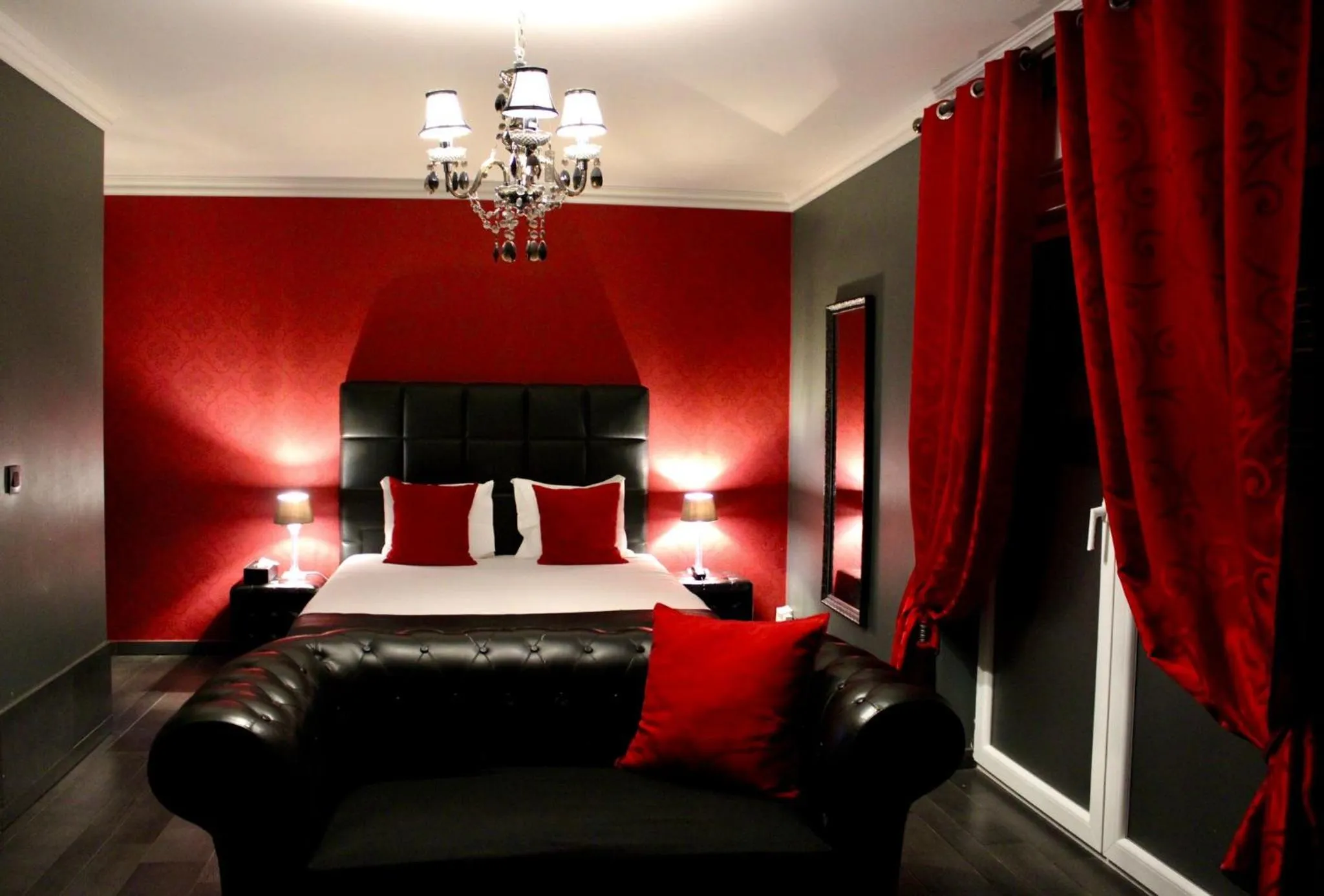 Bed in V E R O N E - Rooms & Suites - Liège - Rocourt