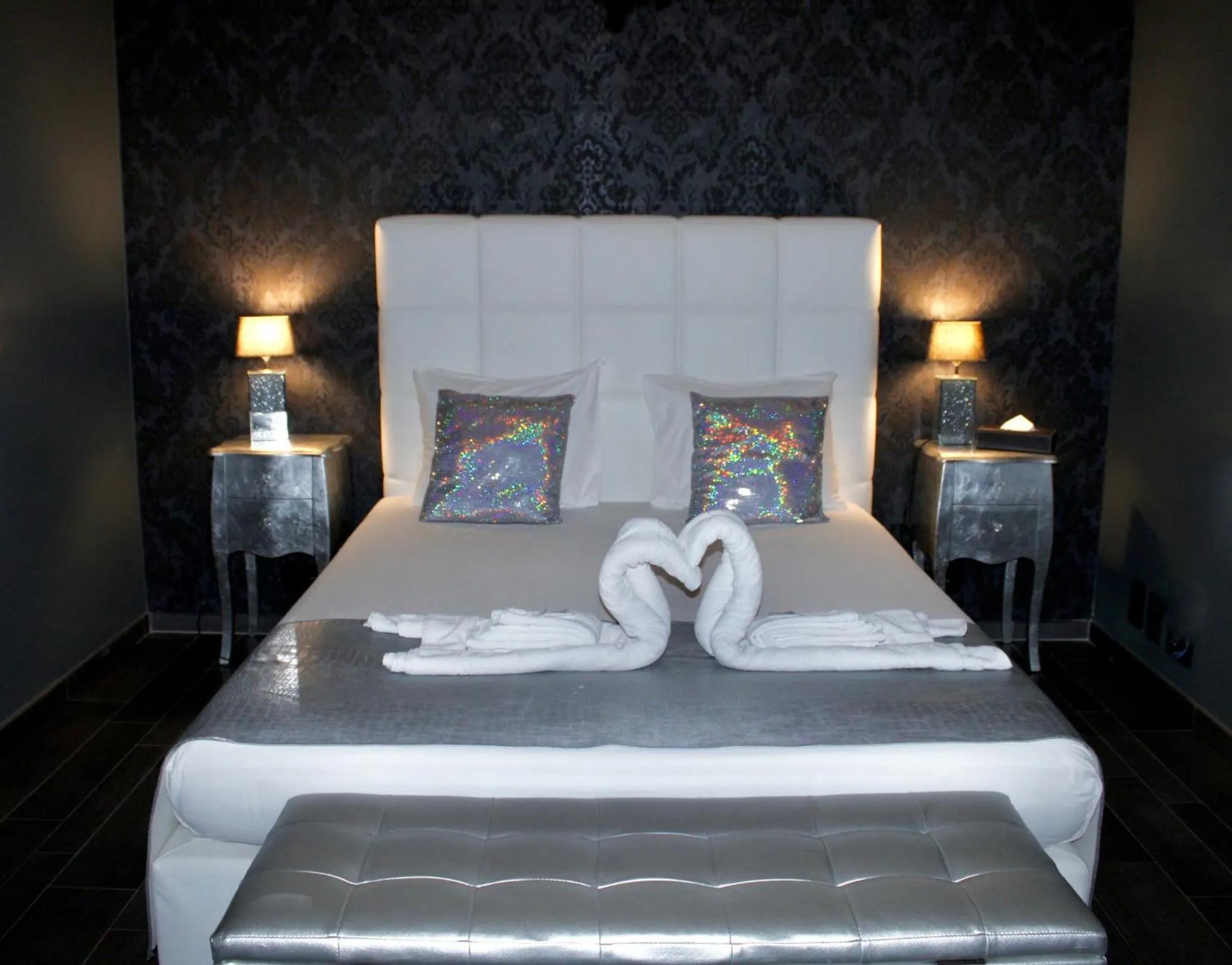 Bed in V E R O N E - Rooms & Suites - Liège - Rocourt