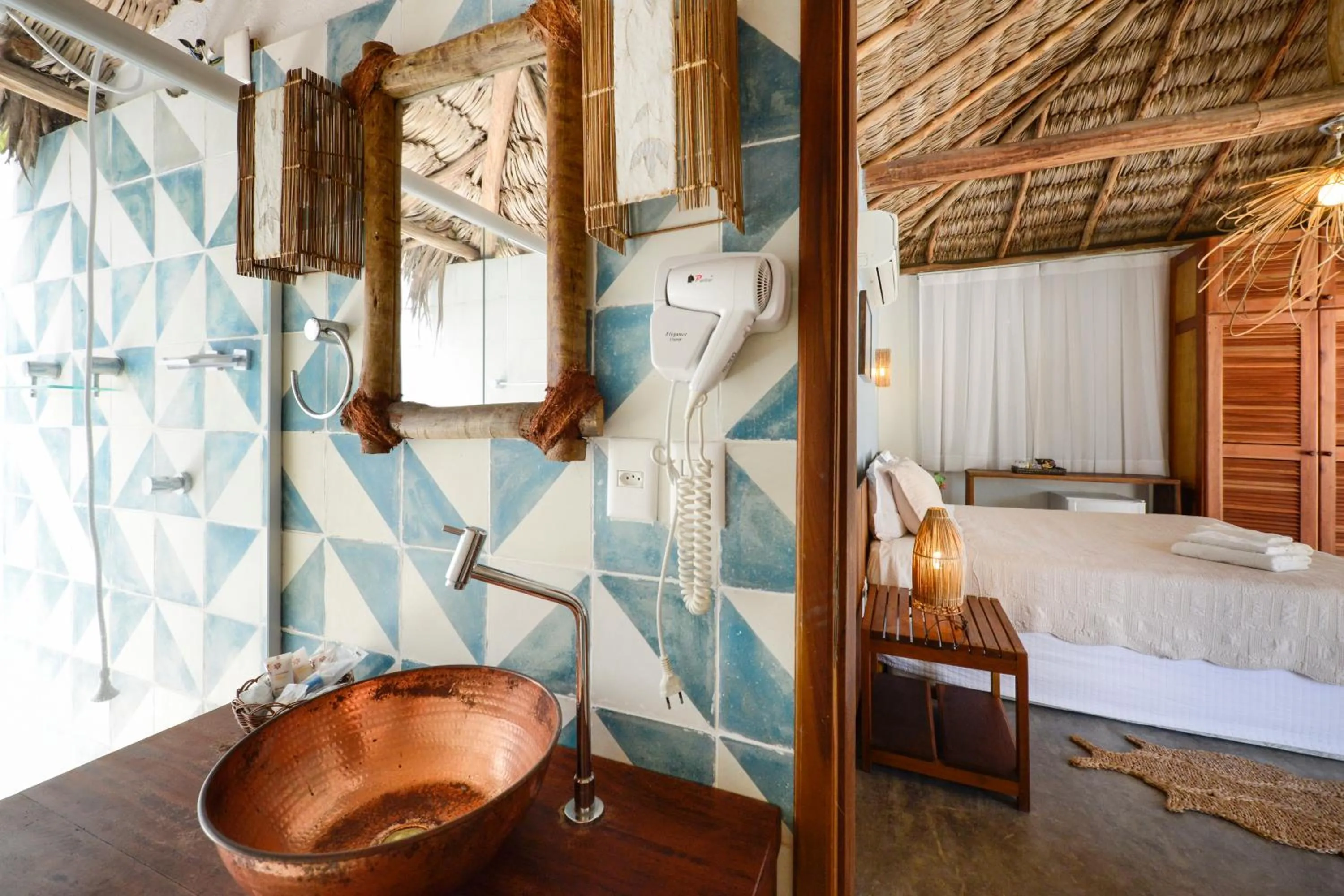 Bathroom, Bed in Hotel Manati