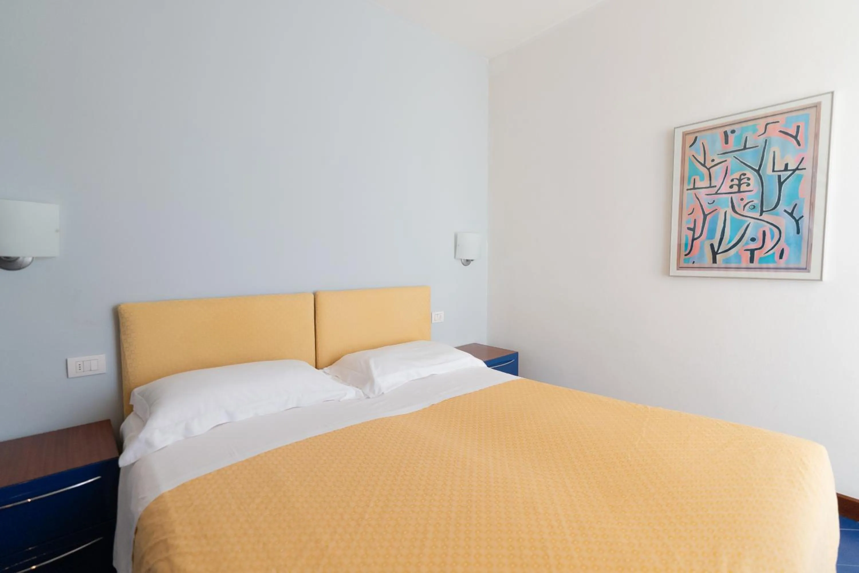 Bed in Residence Adriatico