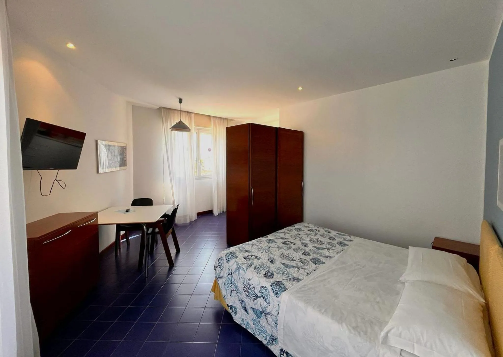 Bed in Residence Adriatico