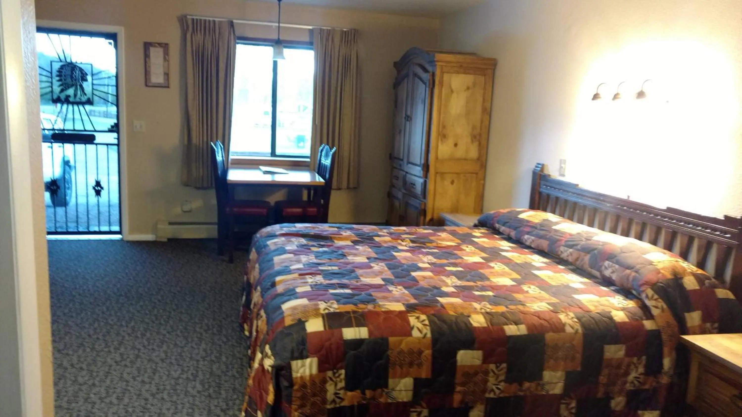 Bed in Chama River Bend Lodge