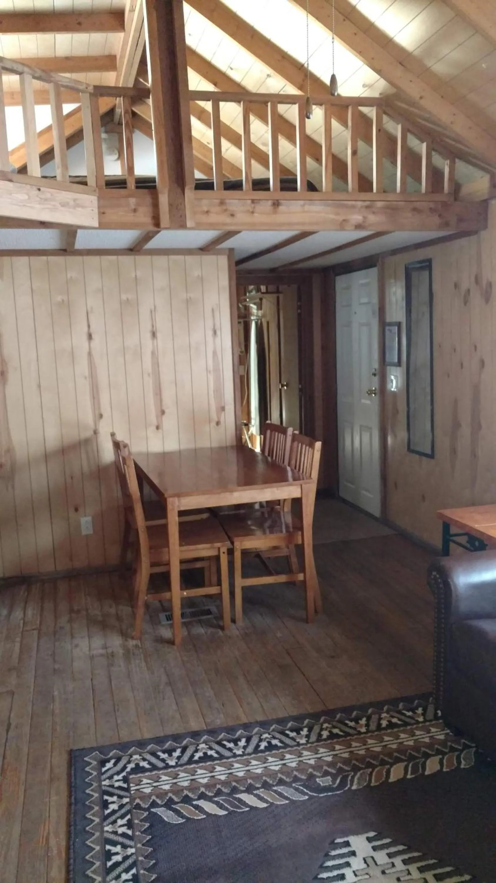 Kitchen or kitchenette in Chama River Bend Lodge