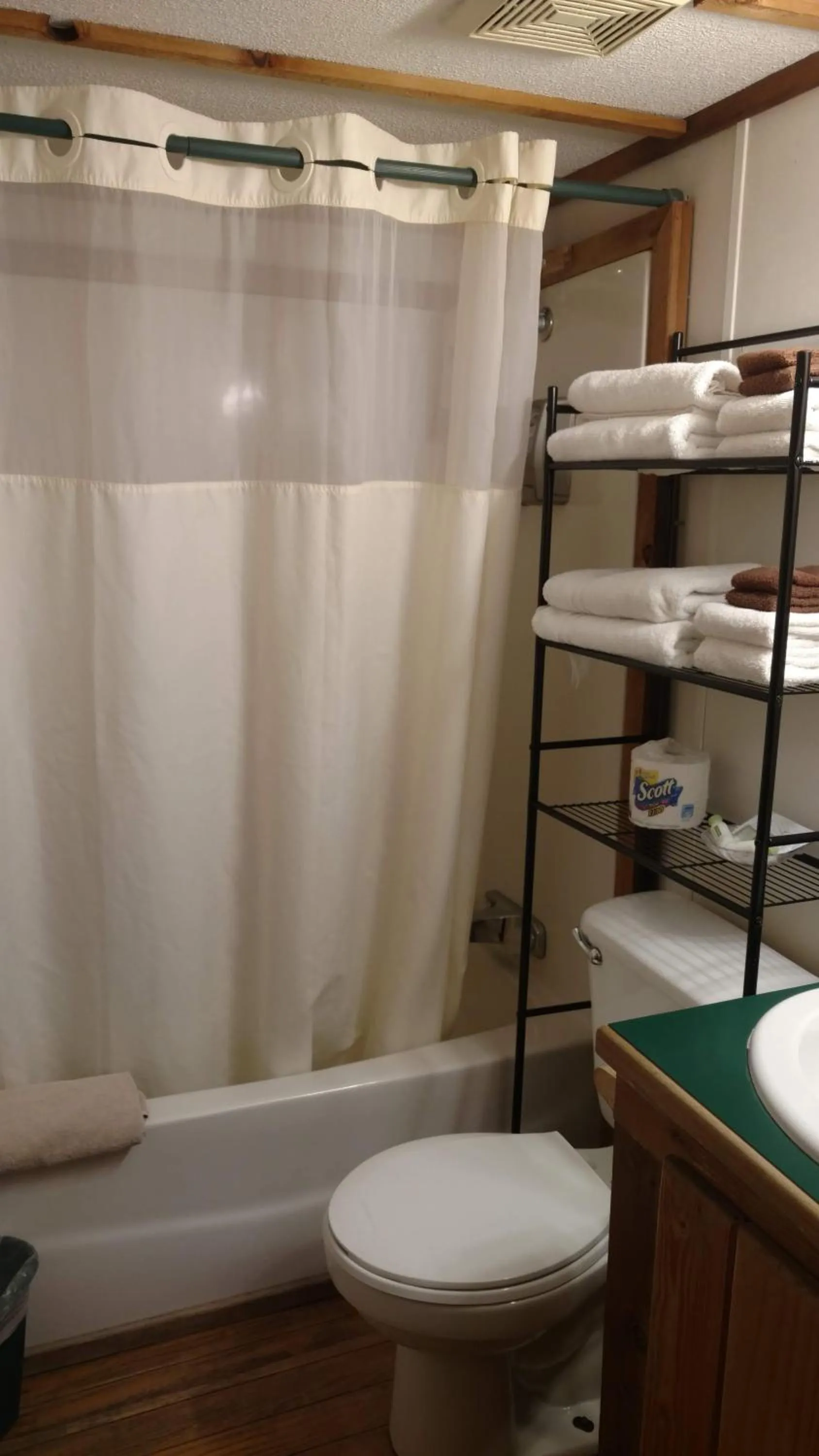 Shower in Chama River Bend Lodge