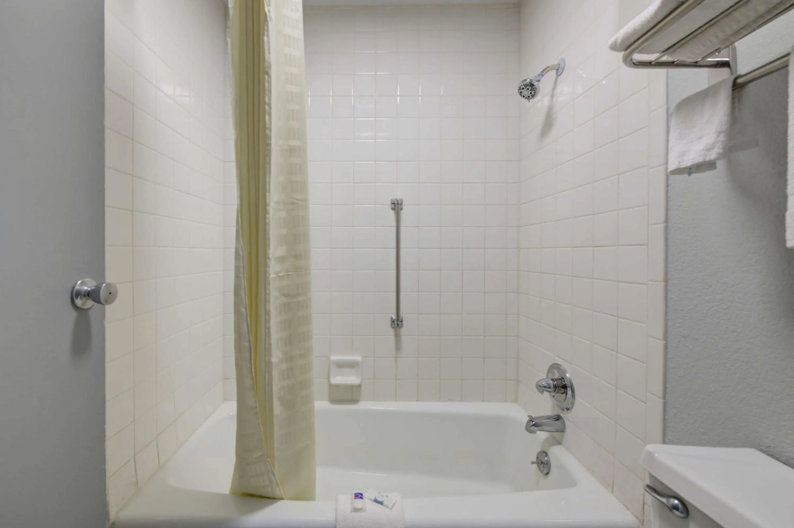 Bathroom in Motel 6 Chickasha, OK