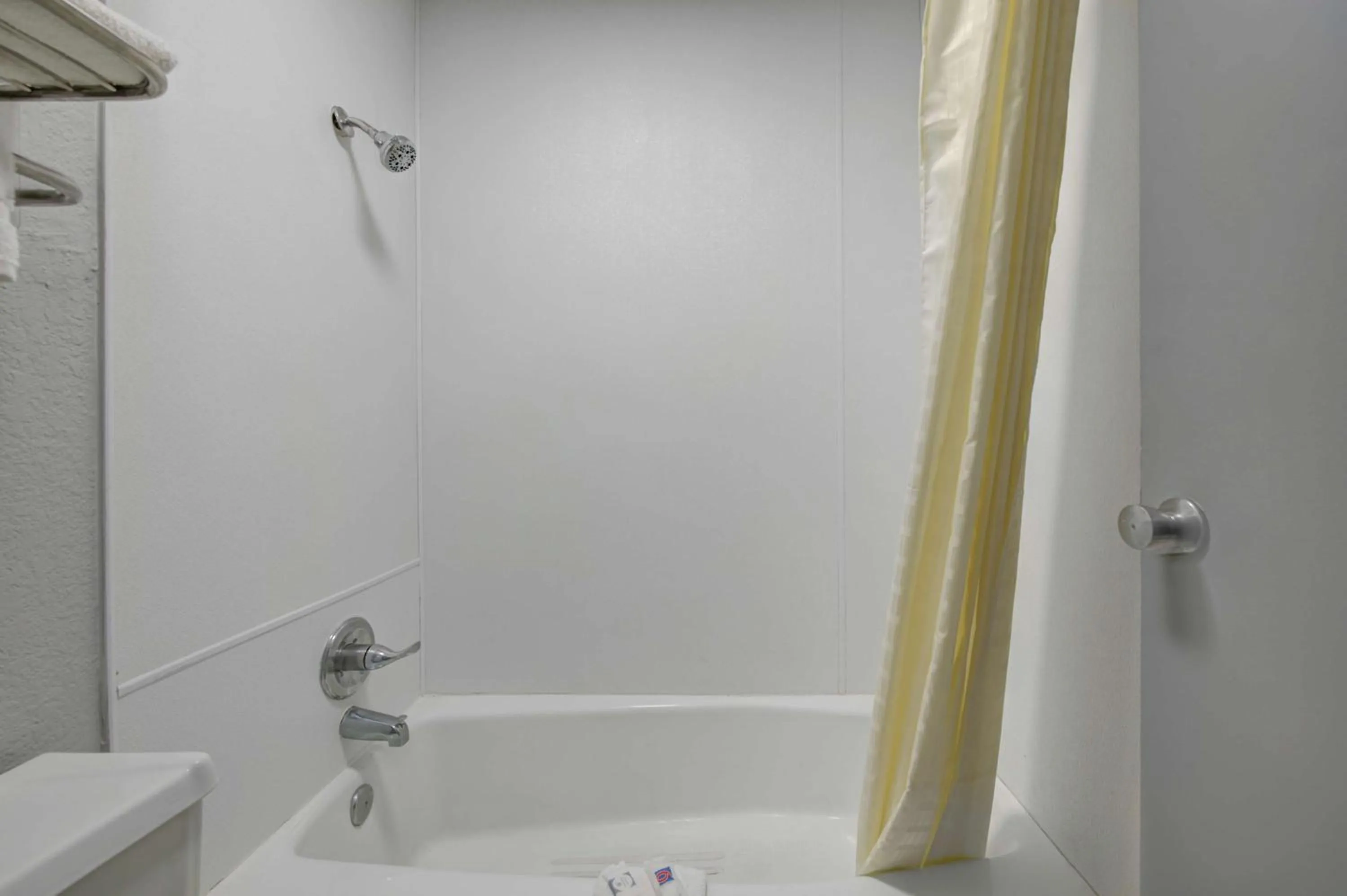 Bathroom in Motel 6 Chickasha, OK