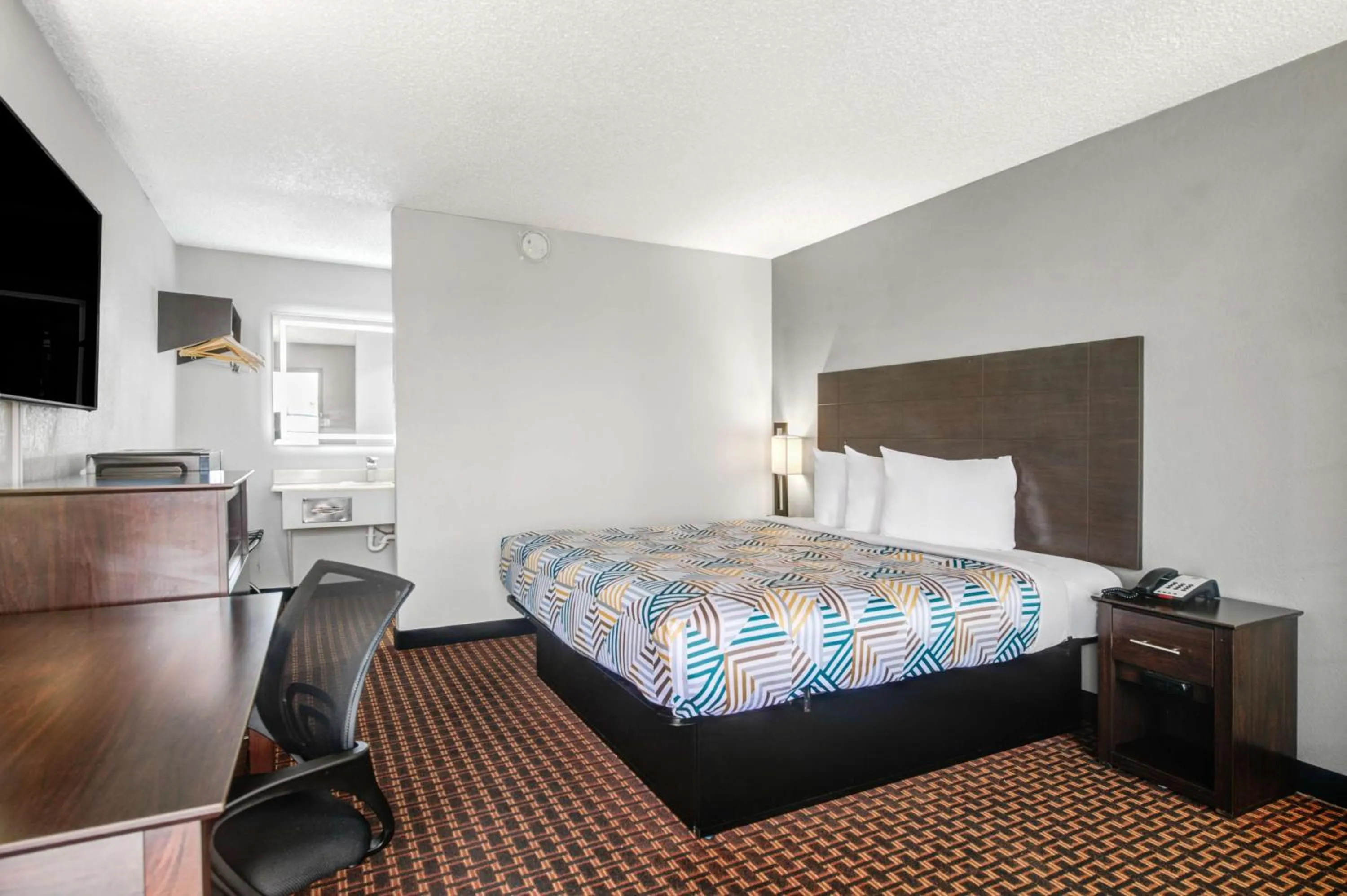 Bedroom, Bed in Motel 6 Chickasha, OK