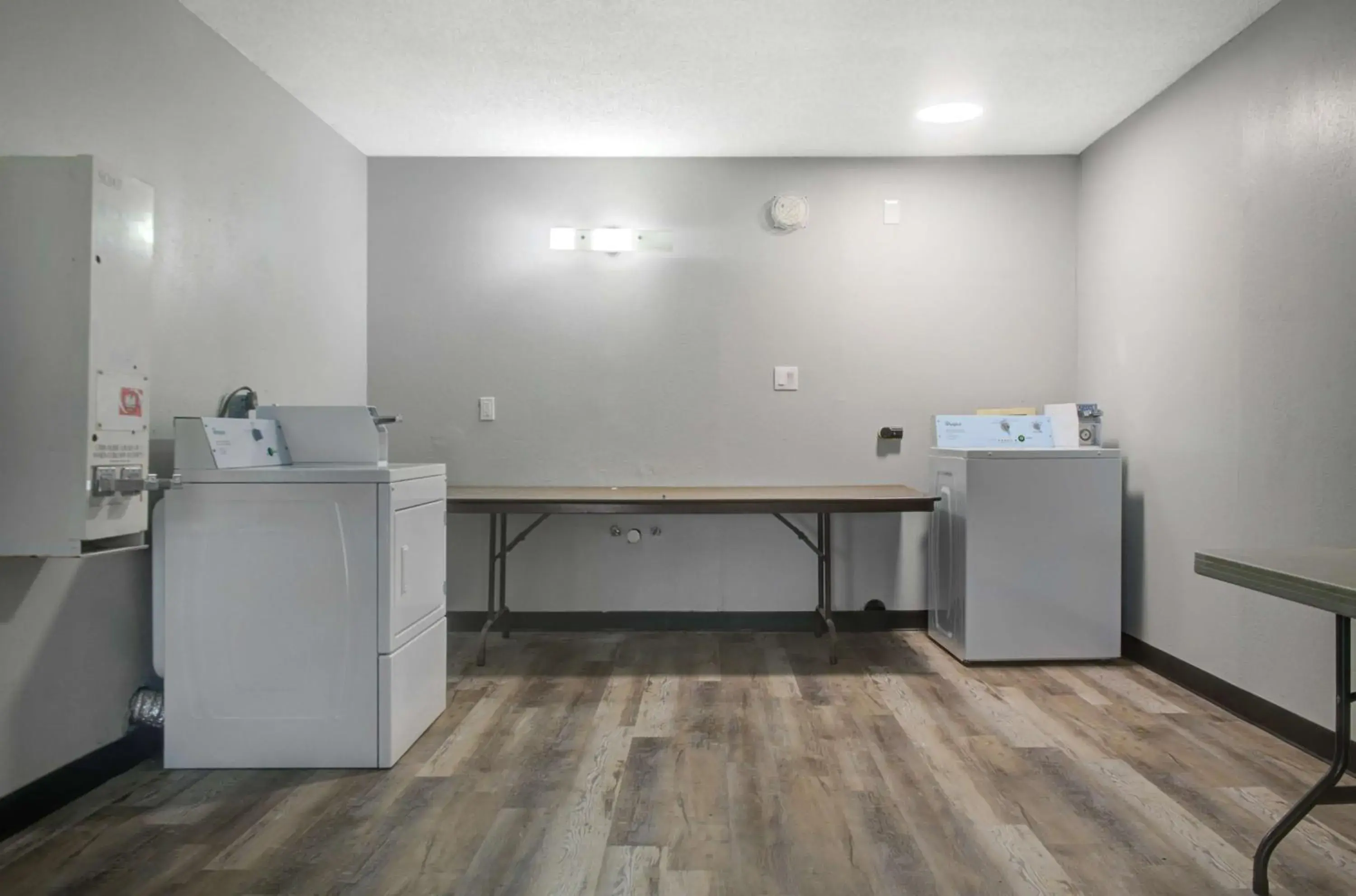 Property building in Motel 6 Chickasha, OK Property building in Motel 6 Chickasha, OK