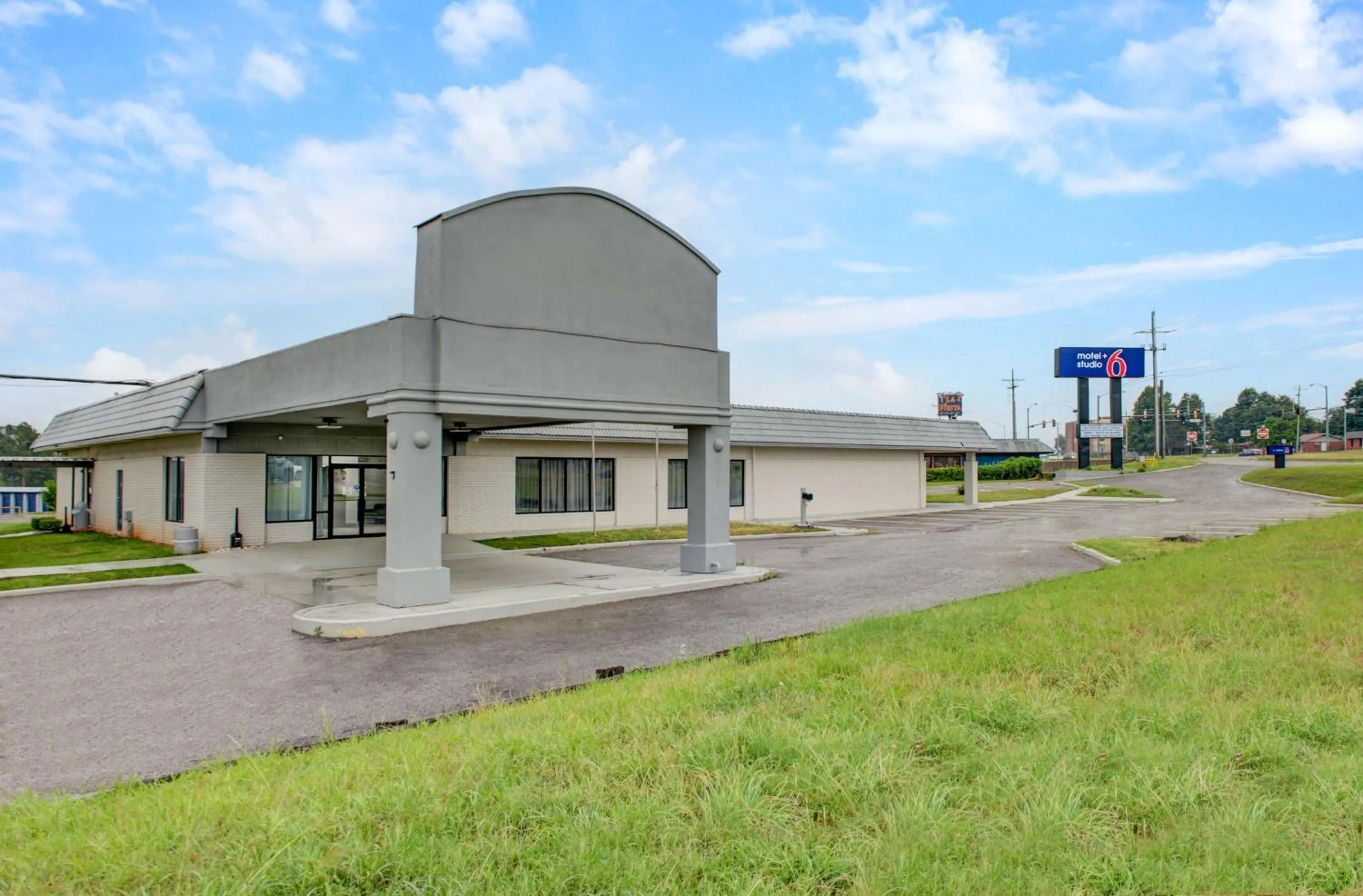 Property building in Motel 6 Chickasha, OK