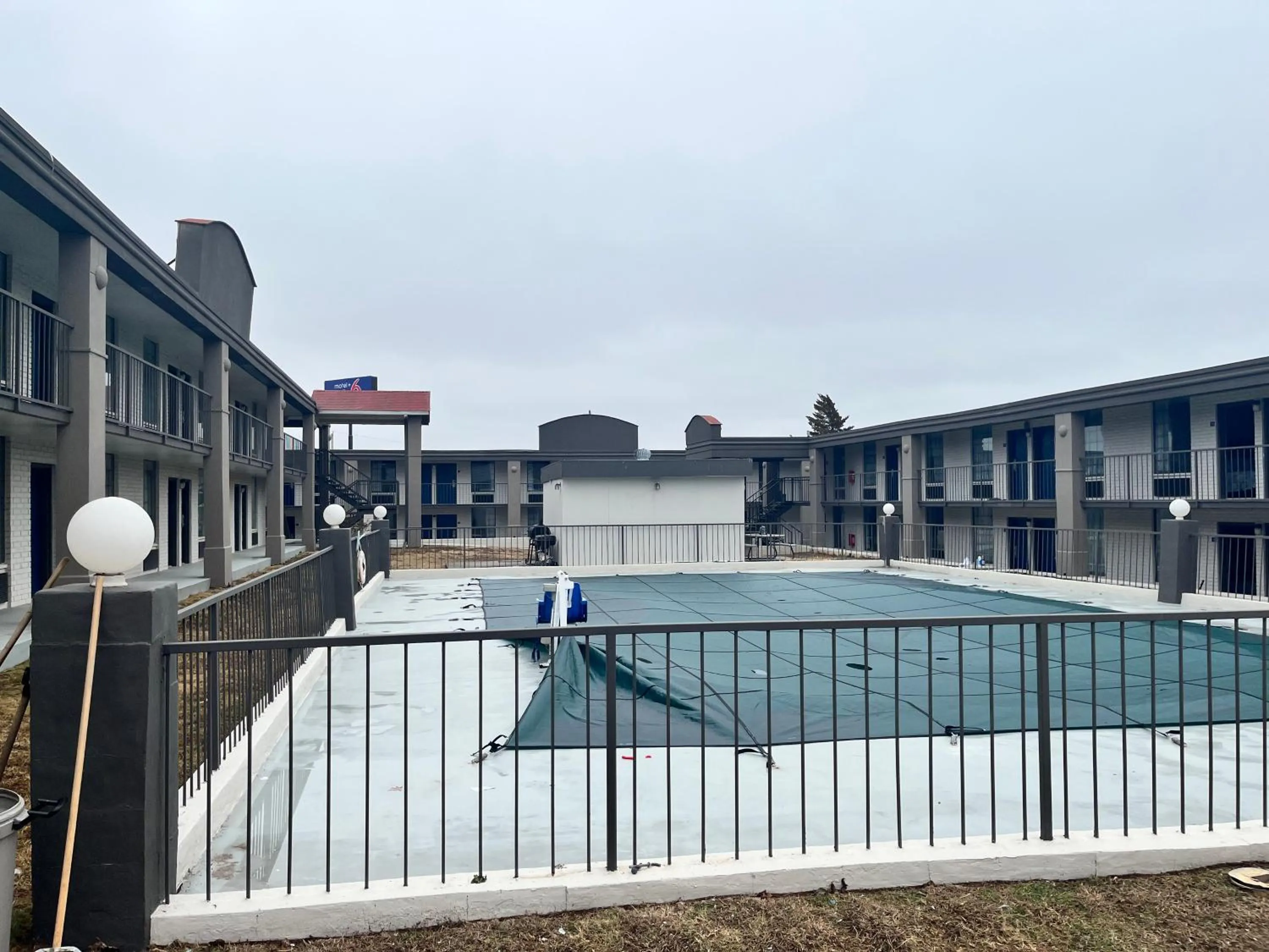 Swimming pool in Motel 6 Chickasha, OK