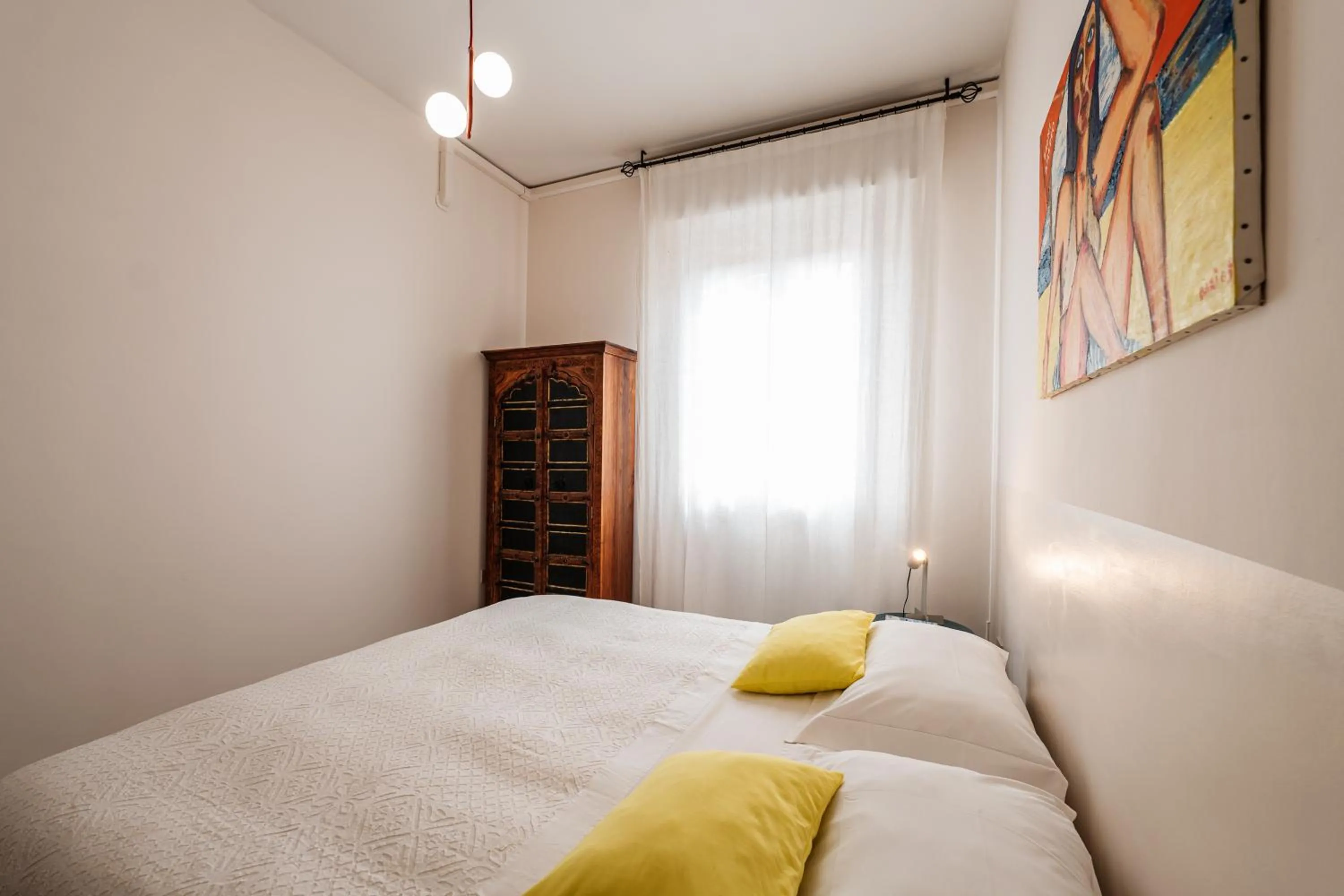 Bed in Casa Fuori Casa - 200 mt dal casello autostradale, parcheggio gratuito, garage moto