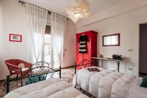 Casa Fuori Casa - 200 mt dal casello autostradale, parcheggio gratuito, garage moto