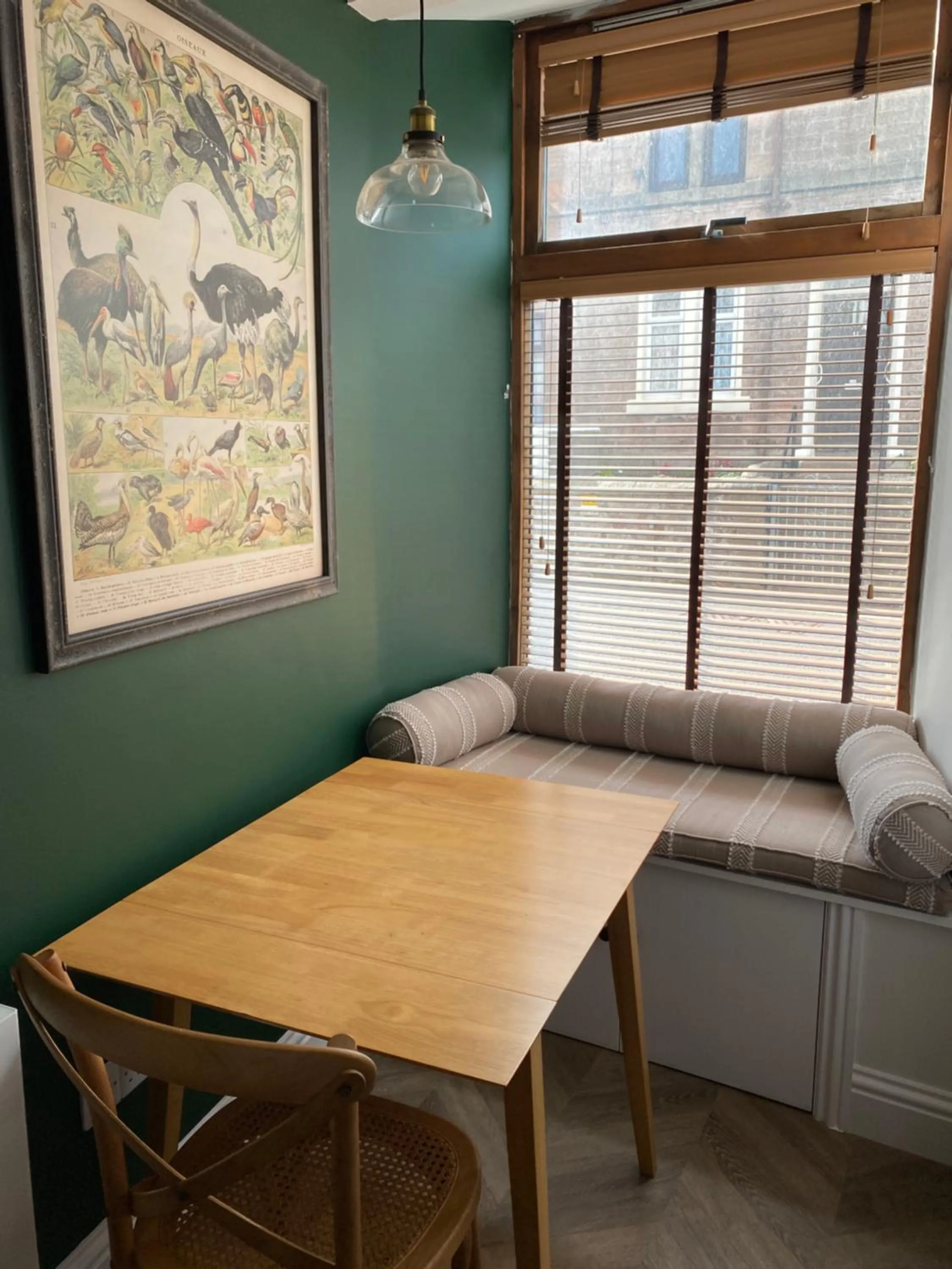 Ridley's Place modern one-bedroom seaside apartment