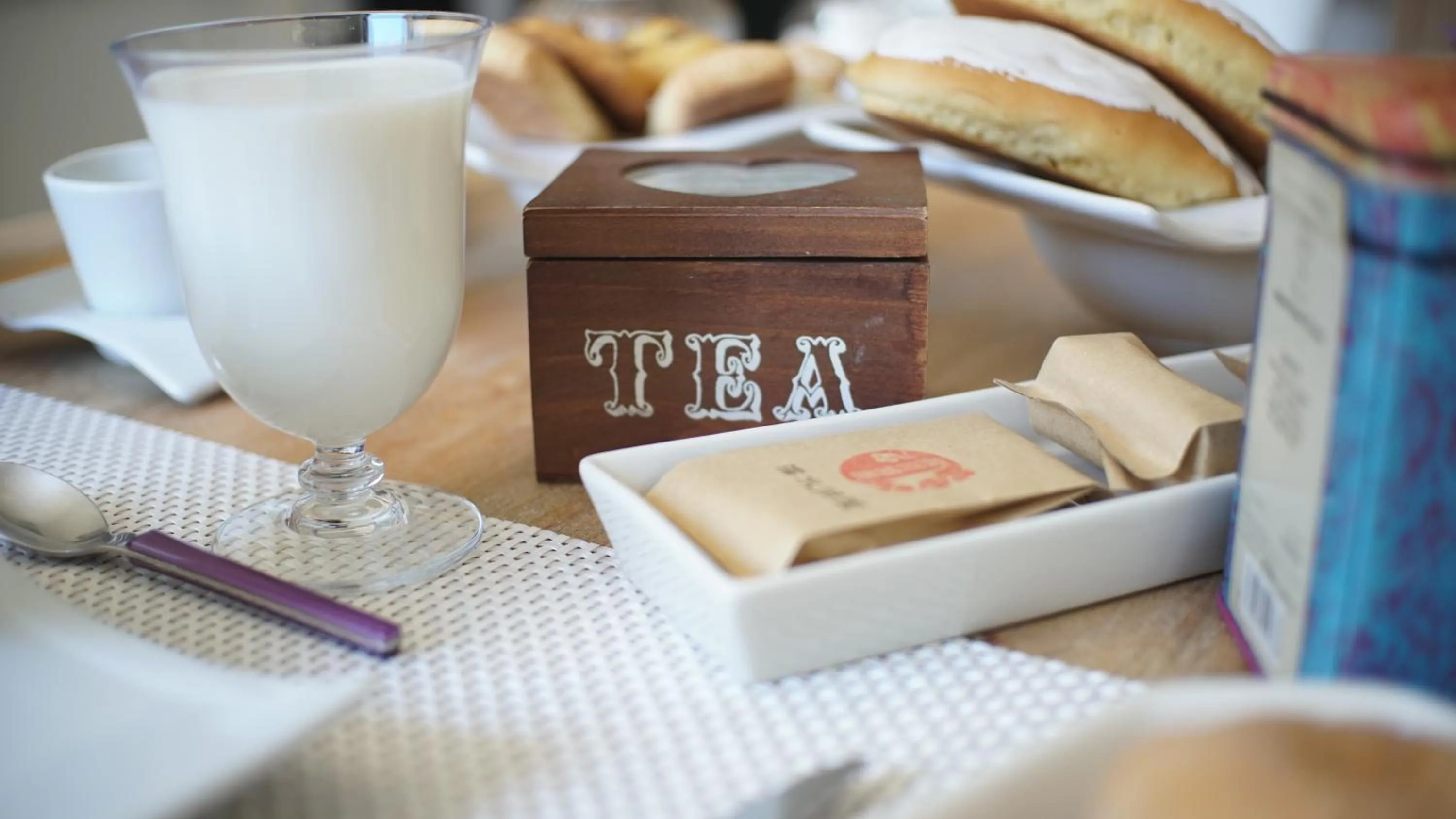 Coffee/tea facilities in Palazzo Boscareto - suites di charme in centro storico - garage moto, box bici