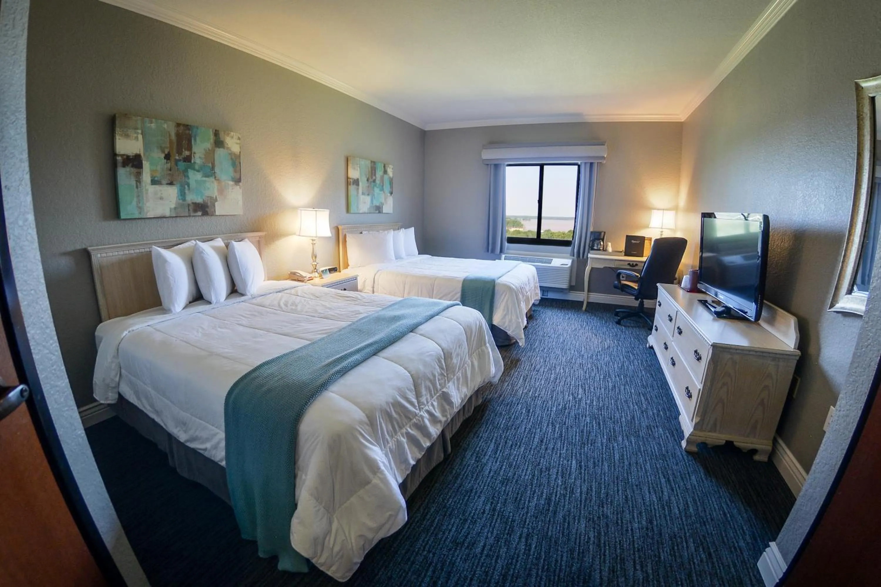 Photo of the whole room, Bed in Tanglewood Resort on Lake Texoma, an Ascend Collection Resort