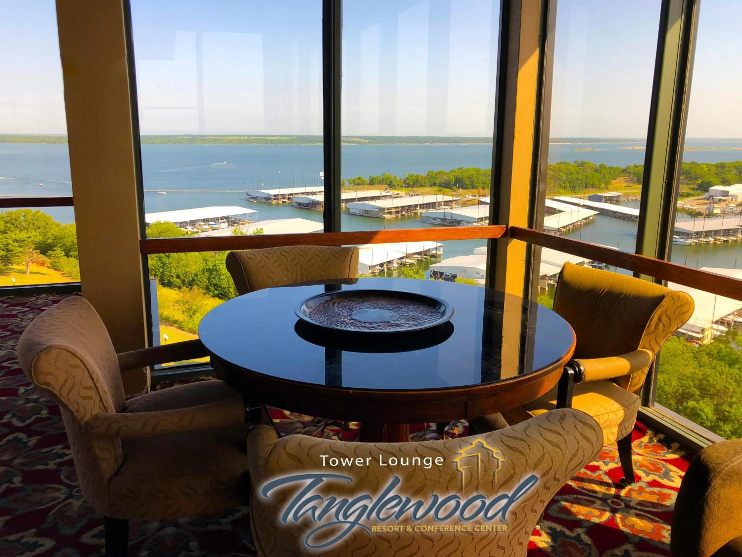 Lounge or bar in Tanglewood Resort on Lake Texoma, an Ascend Collection Resort
