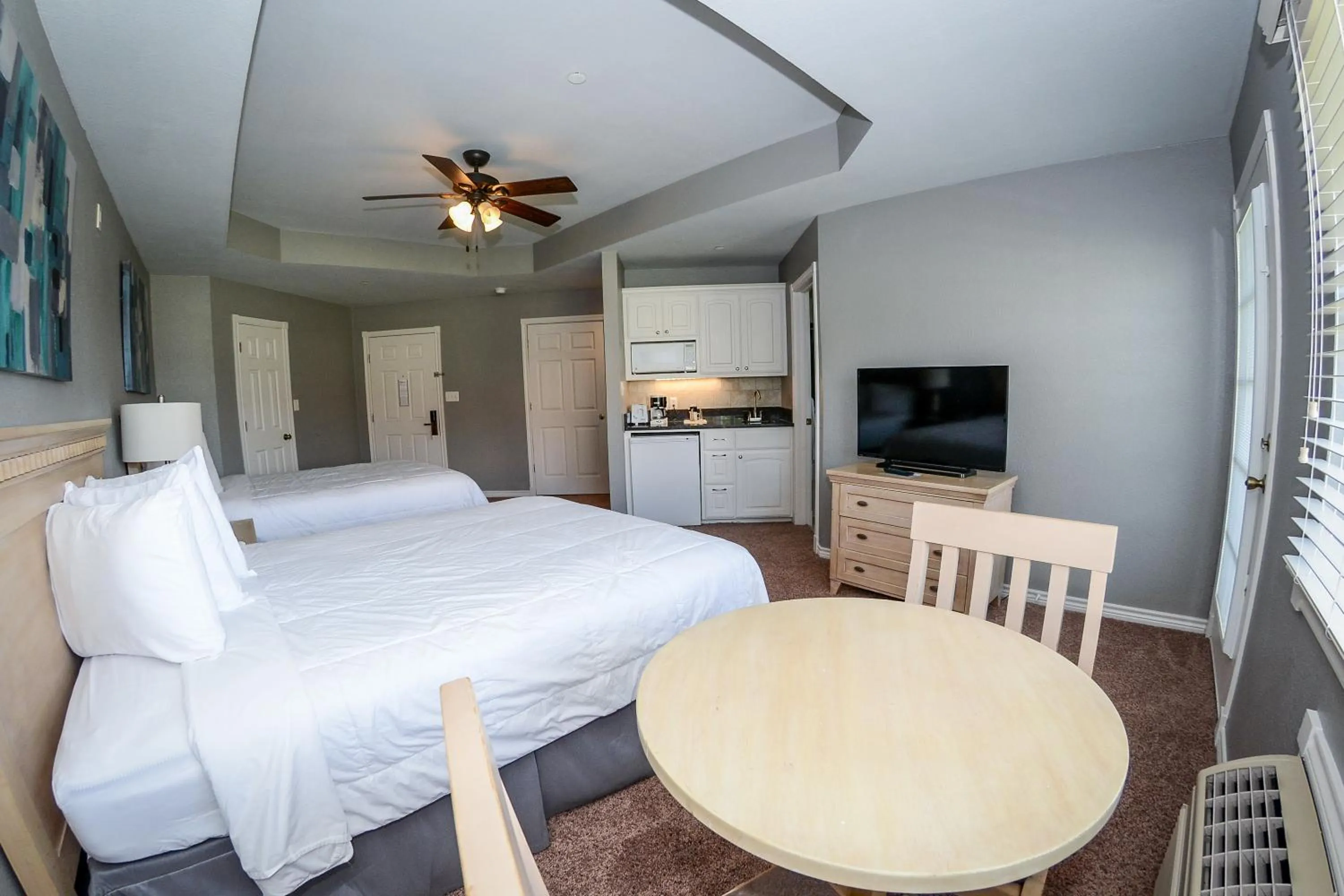Photo of the whole room, Bed in Tanglewood Resort on Lake Texoma, an Ascend Collection Resort