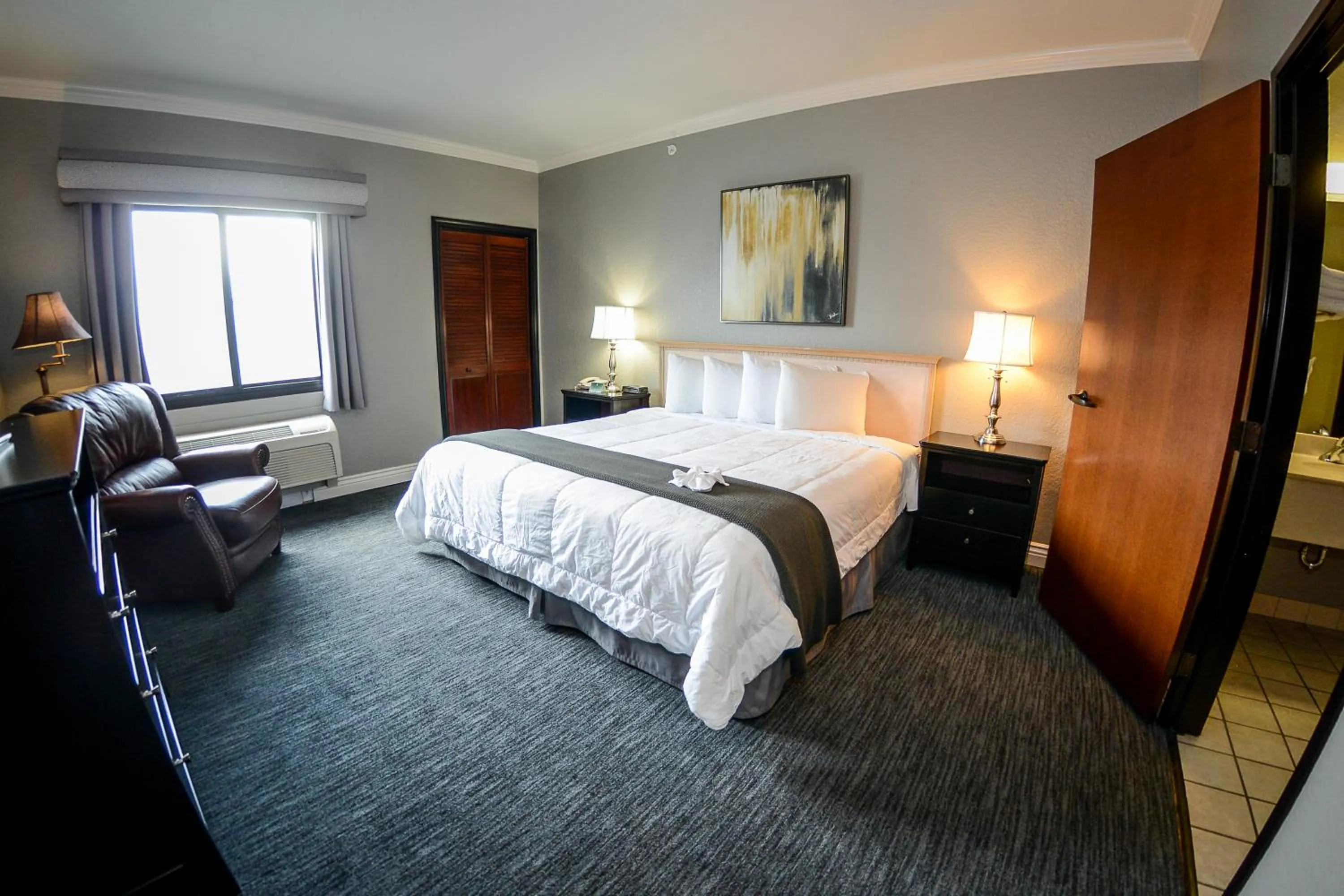 Photo of the whole room, Bed in Tanglewood Resort on Lake Texoma, an Ascend Collection Resort