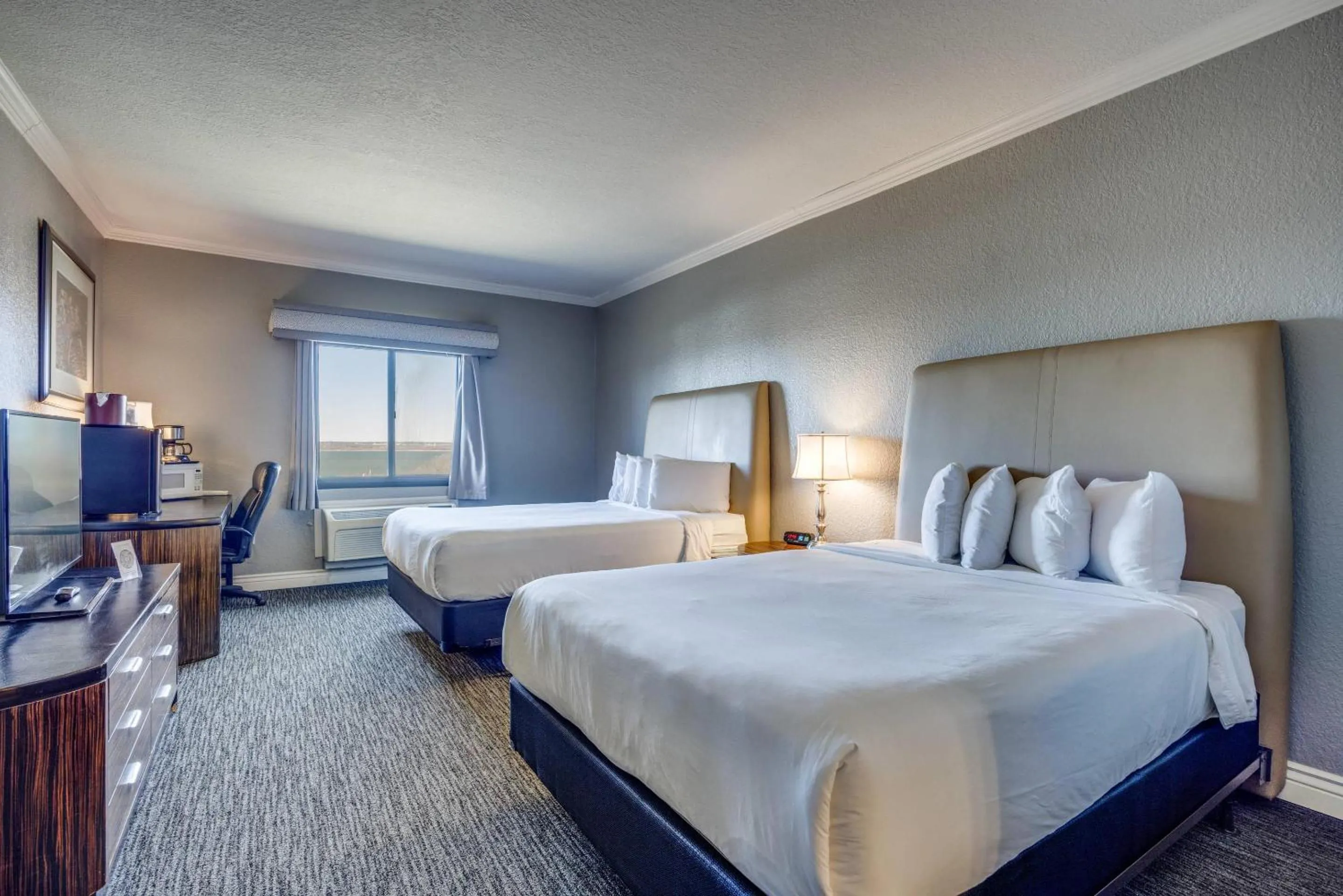 Bedroom, Bed in Tanglewood Resort on Lake Texoma, an Ascend Collection Resort
