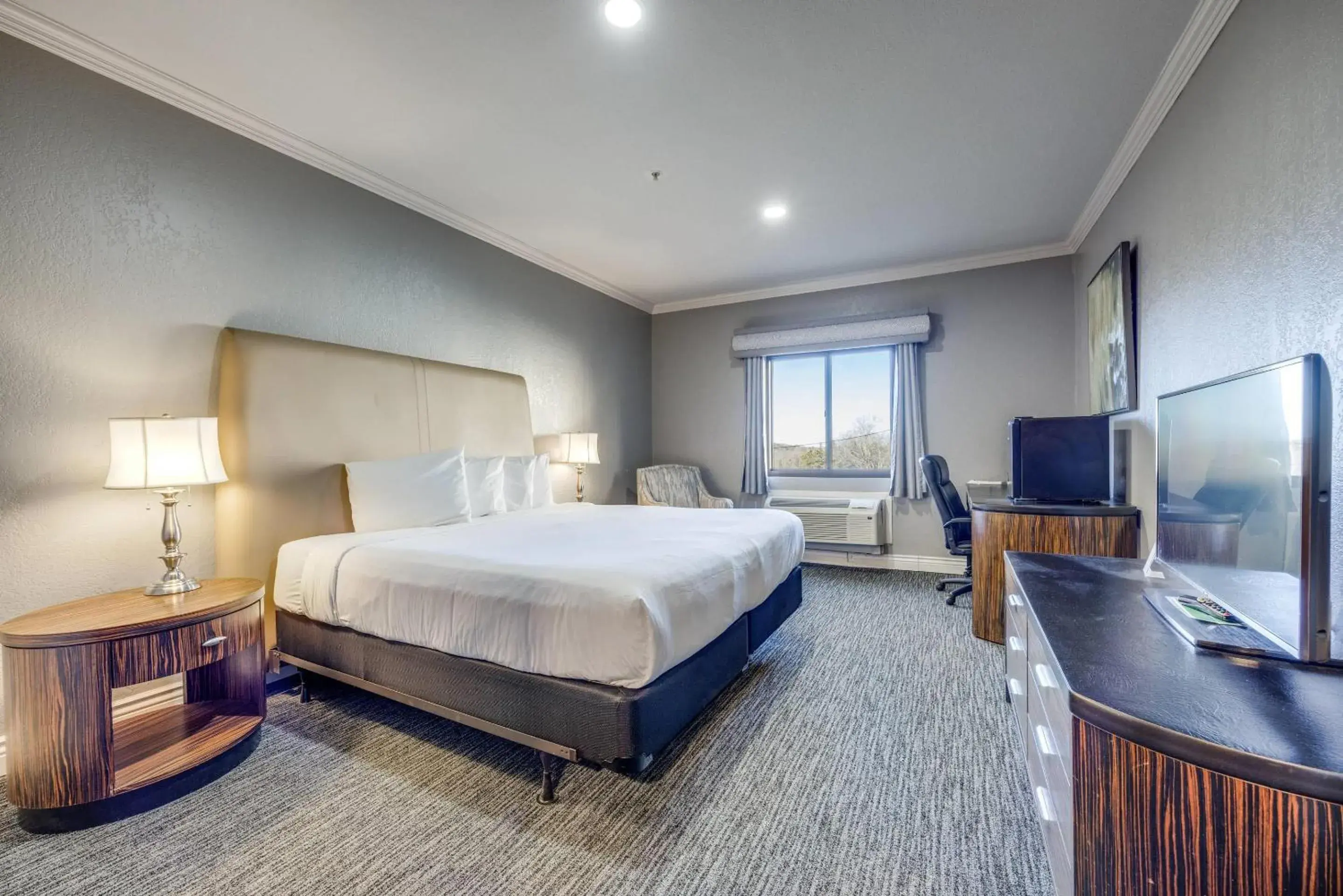 Bedroom, Bed in Tanglewood Resort on Lake Texoma, an Ascend Collection Resort Bedroom, Bed in Tanglewood Resort on Lake Texoma, an Ascend Collection Resort