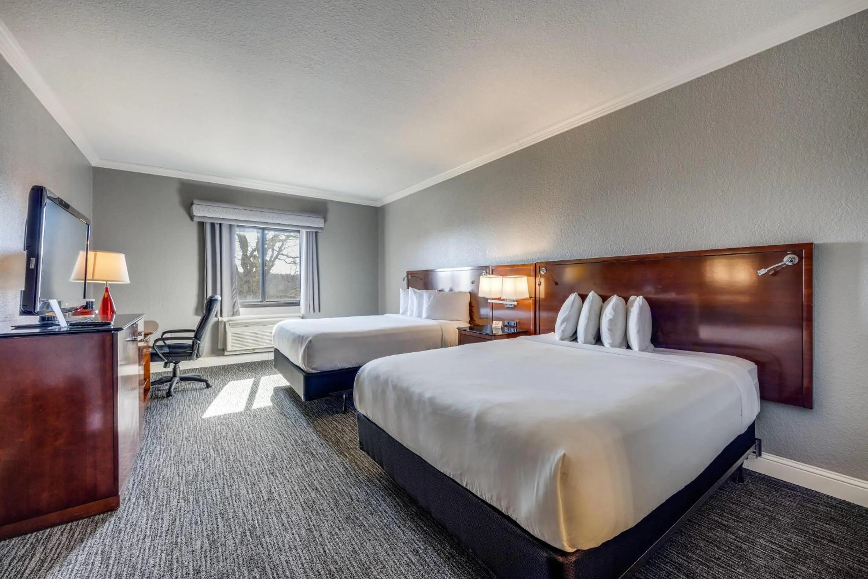 Bedroom, Bed in Tanglewood Resort on Lake Texoma, an Ascend Collection Resort