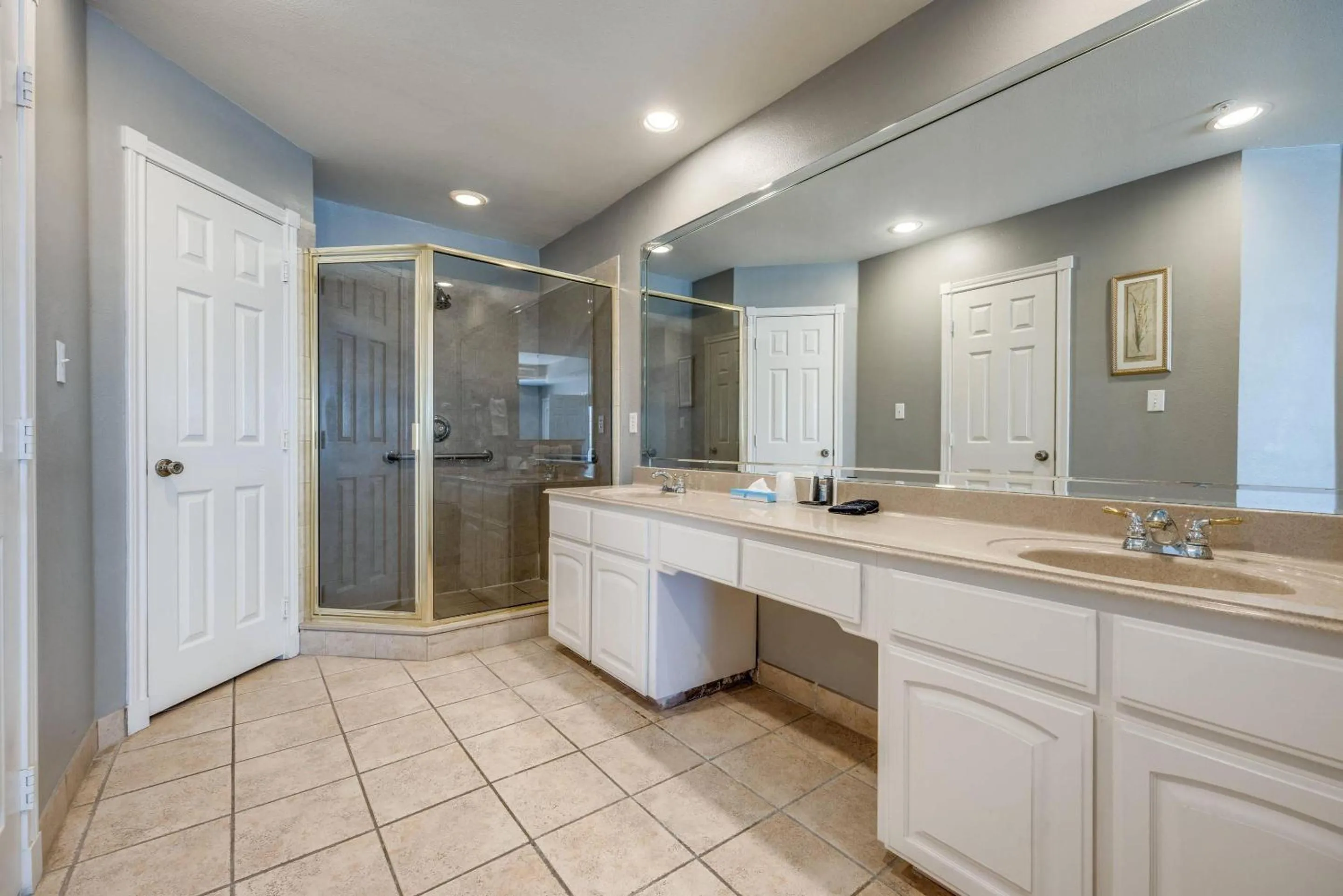 Bedroom in Tanglewood Resort on Lake Texoma, an Ascend Collection Resort