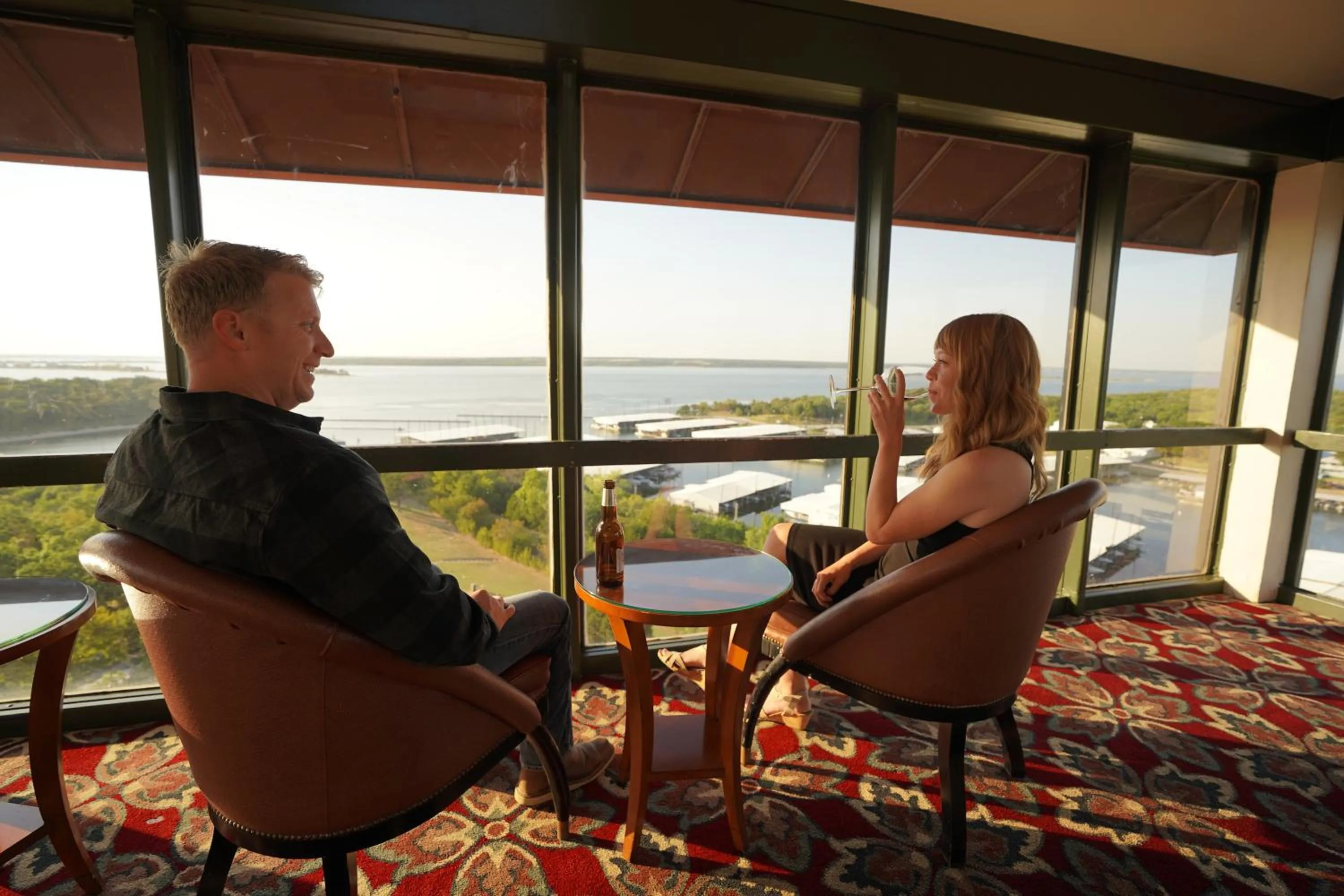 Lounge or bar in Tanglewood Resort on Lake Texoma, an Ascend Collection Resort