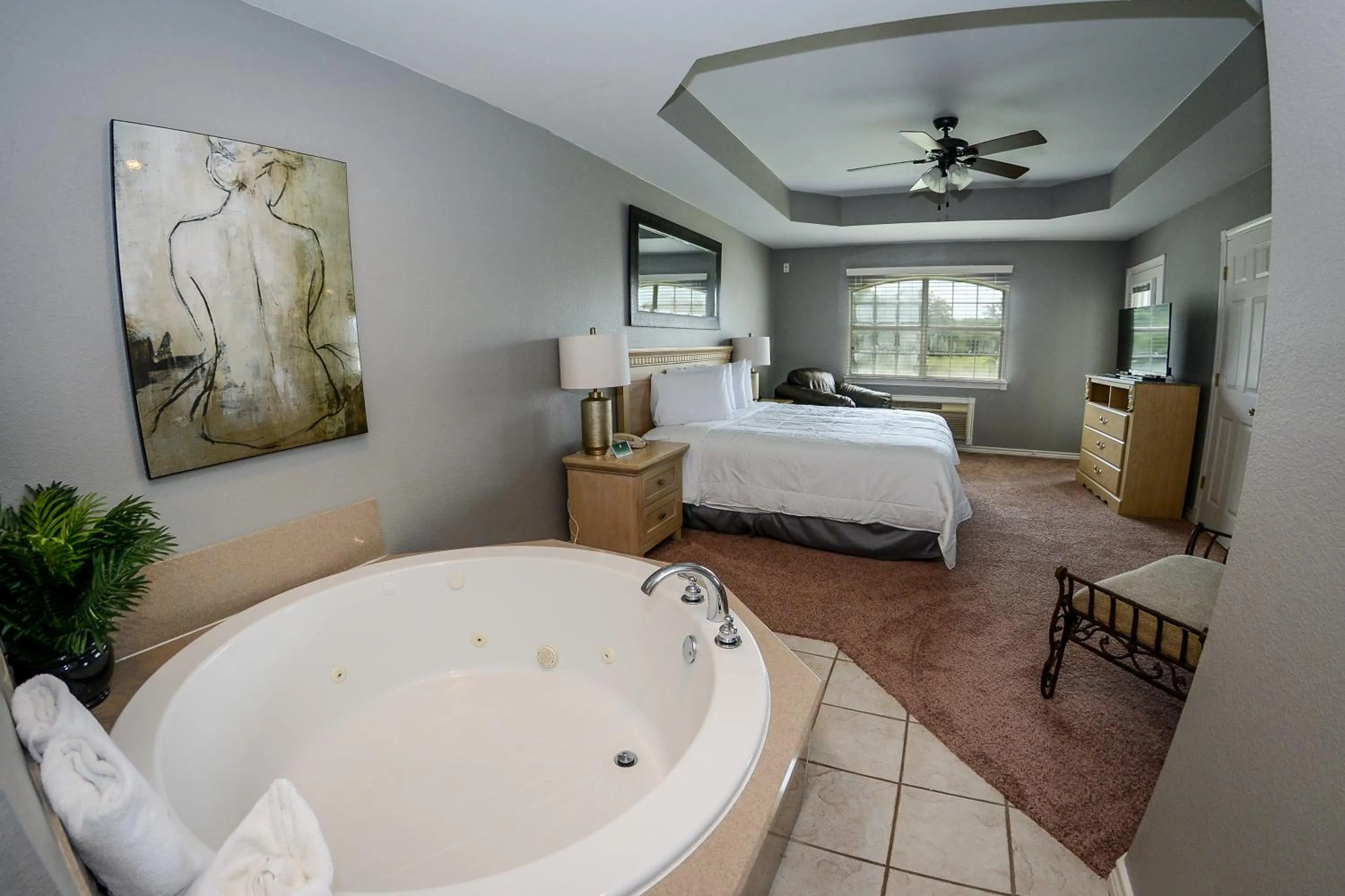 Photo of the whole room, Bed in Tanglewood Resort on Lake Texoma, an Ascend Collection Resort