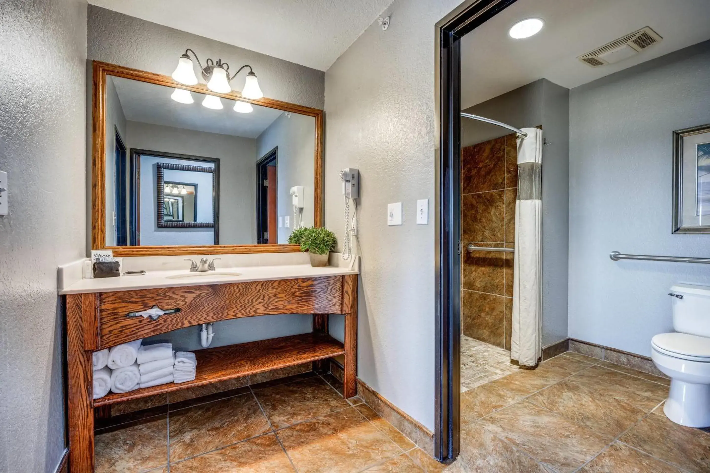 King Suite with Pool View - Disability Access/Non Smoking in Tanglewood Resort on Lake Texoma, an Ascend Collection Resort King Suite with Pool View - Disability Access/Non Smoking in Tanglewood Resort on Lake Texoma, an Ascend Collection Resort