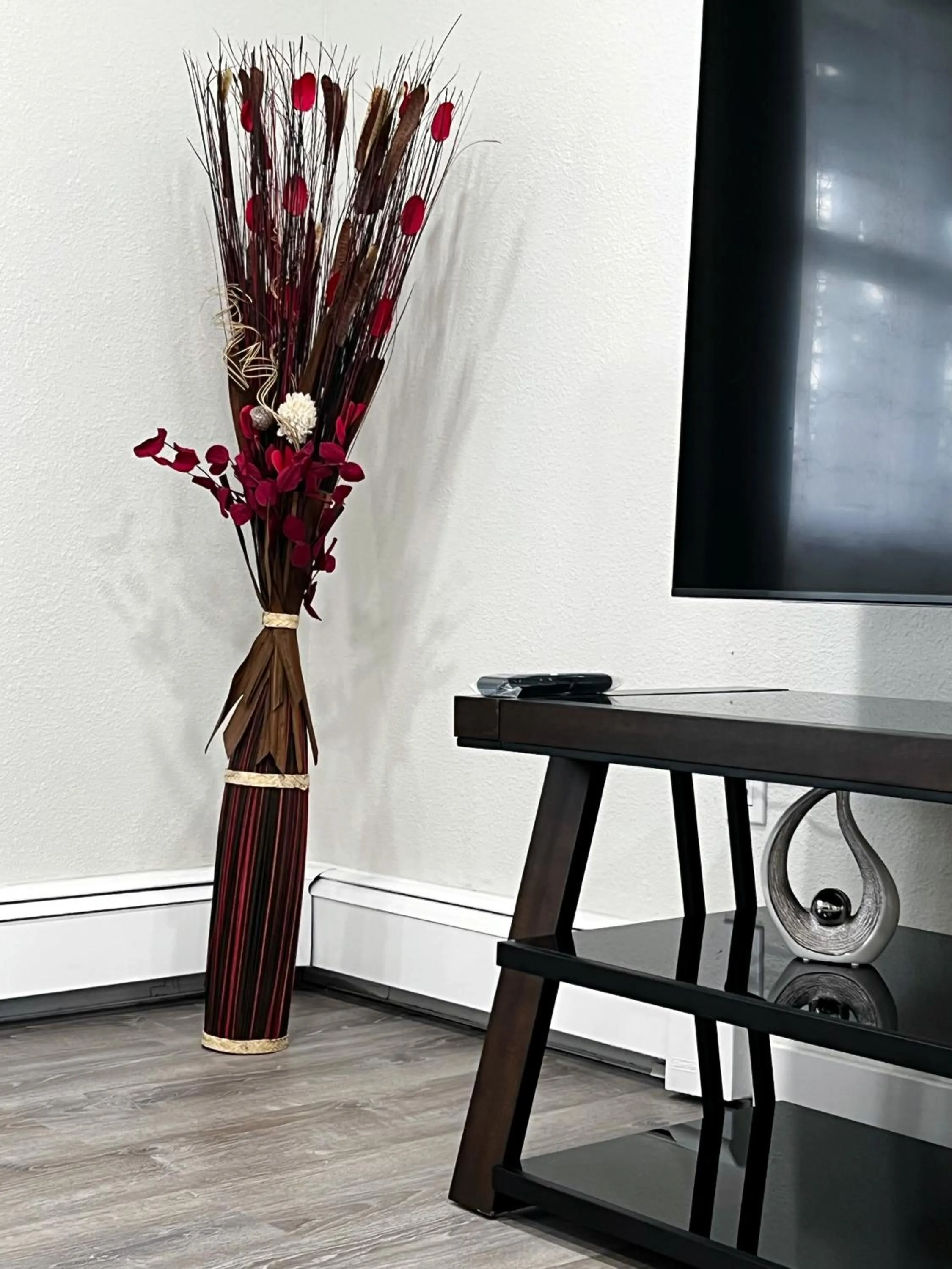 TV and multimedia in Anchorage midtown apartment- Wyoming 1