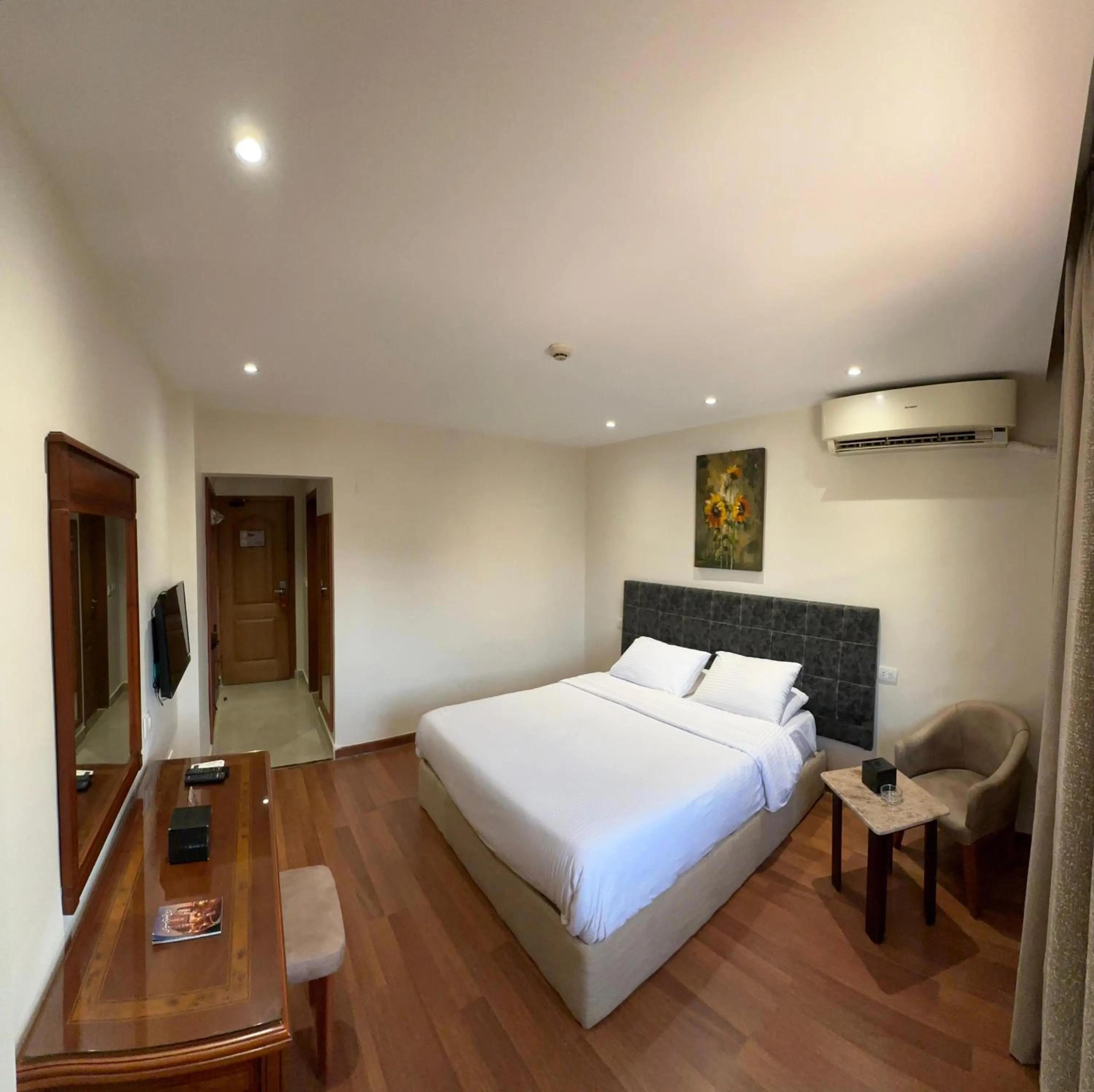 View (from property/room), Bed in Hotel Royal Marshal