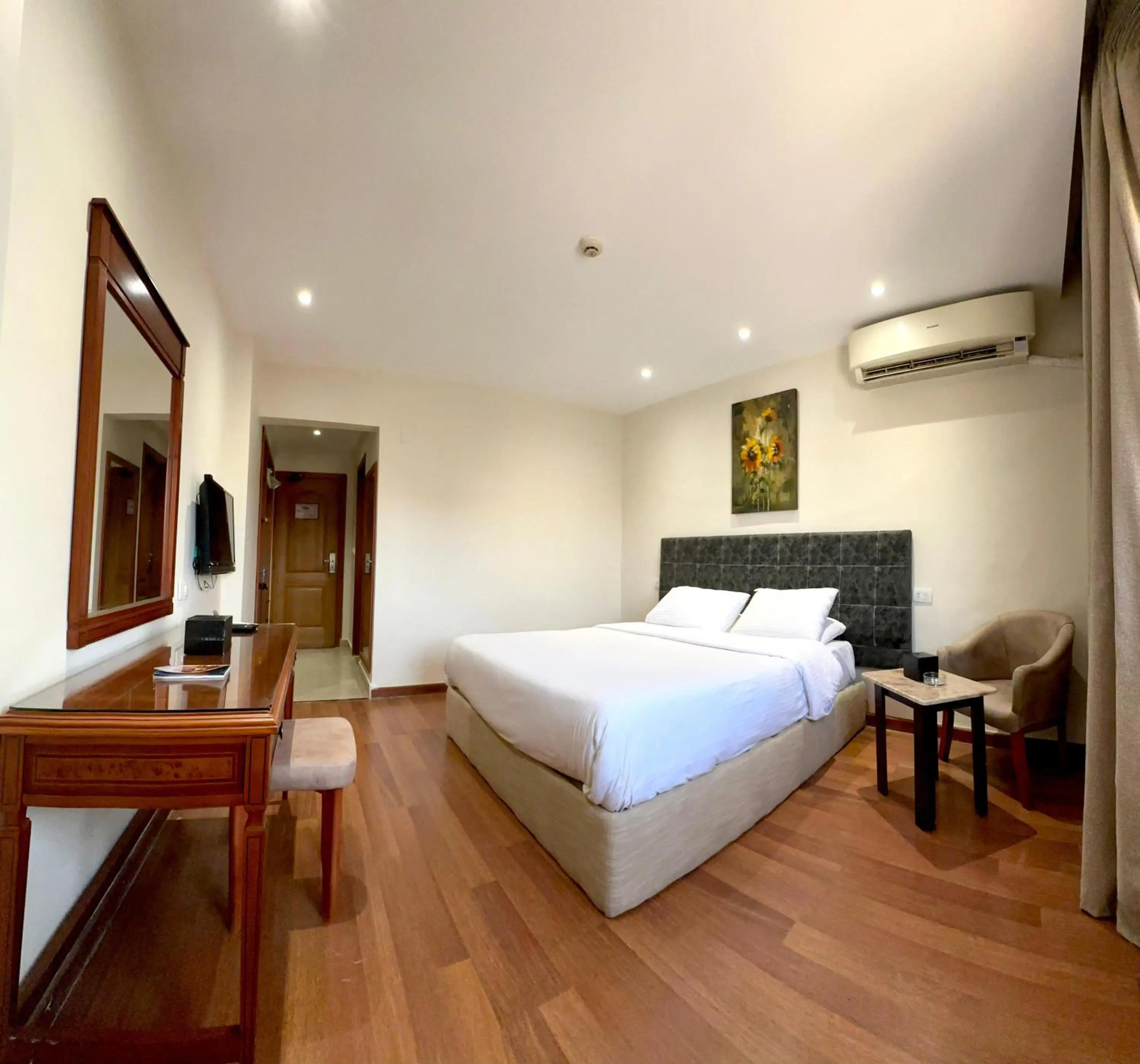 Bedroom, Bed in Hotel Royal Marshal