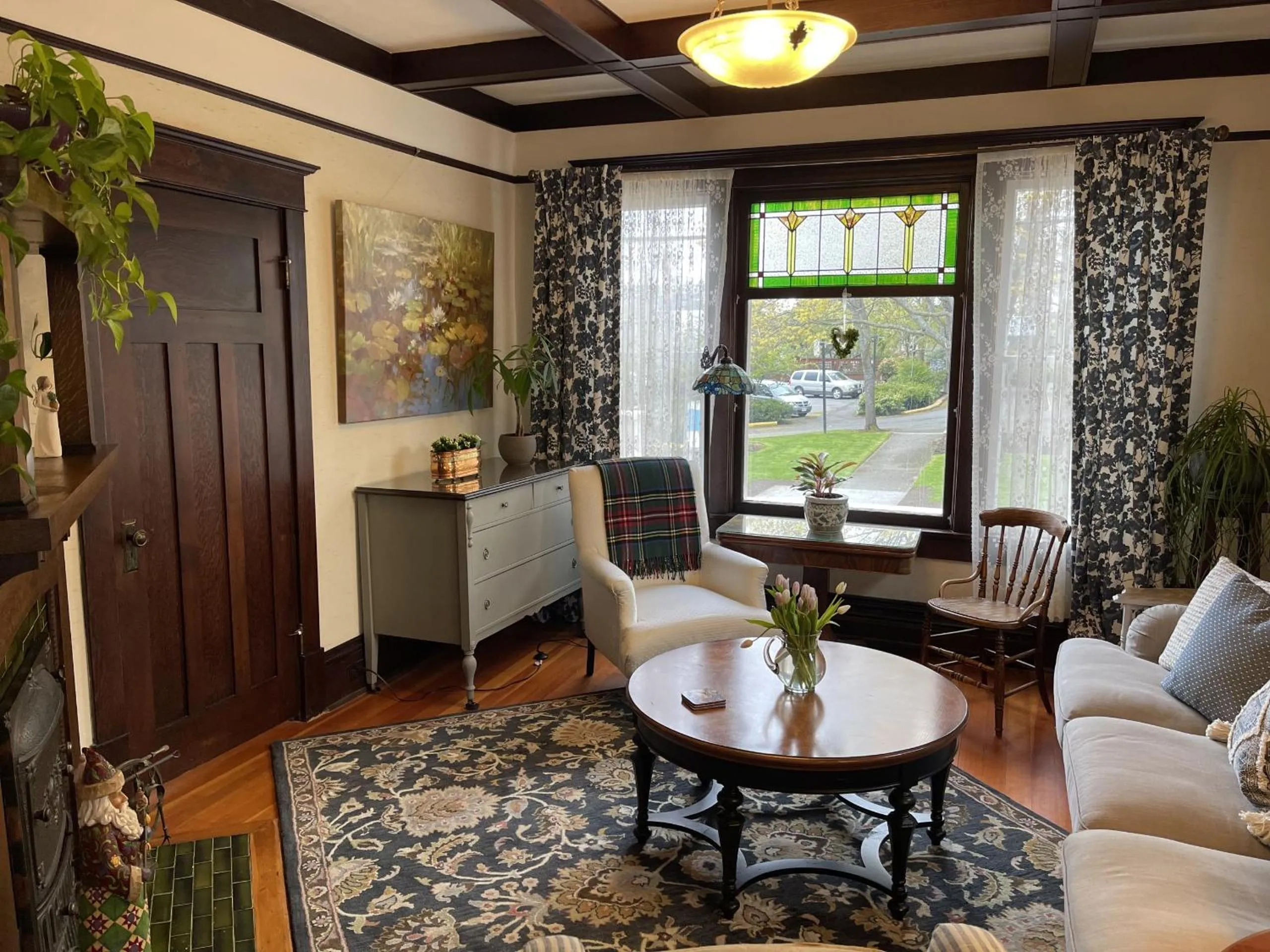 Living room in Fisher House Victoria Bed and Breakfast