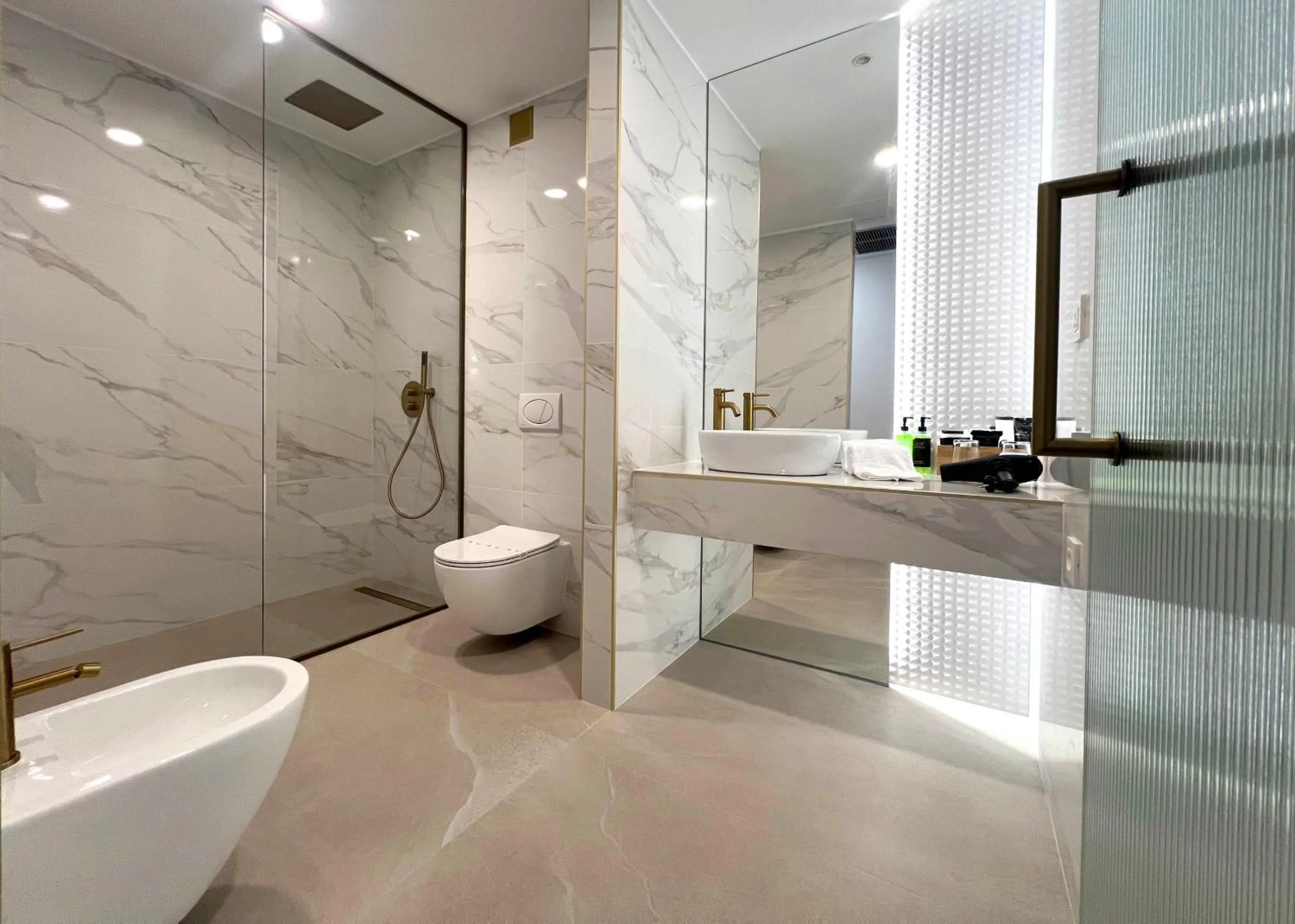 Shower in Hotel Alfonso IX