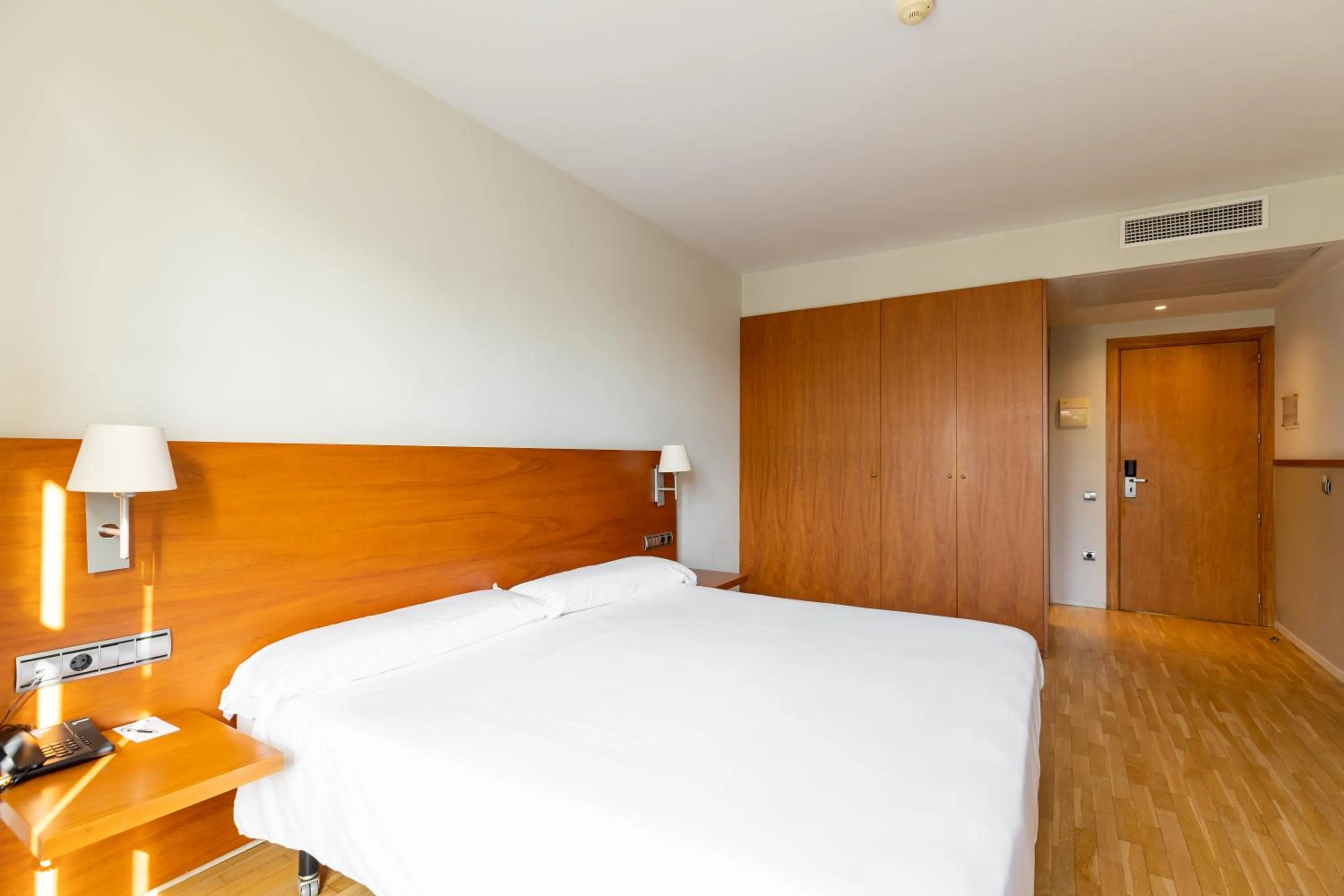 Photo of the whole room, Bed in Onix Rambla
