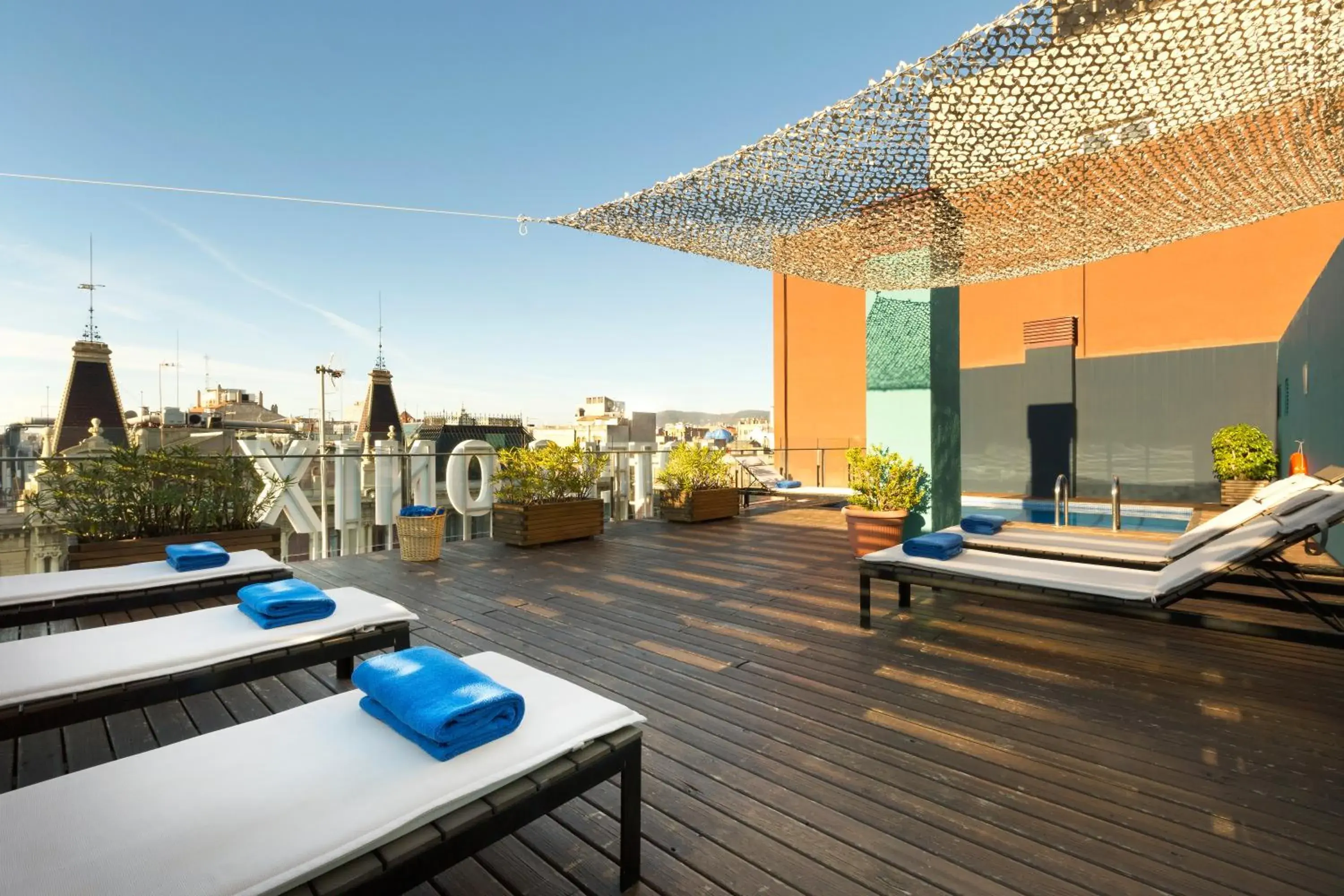 Swimming pool in Onix Rambla Swimming pool in Onix Rambla