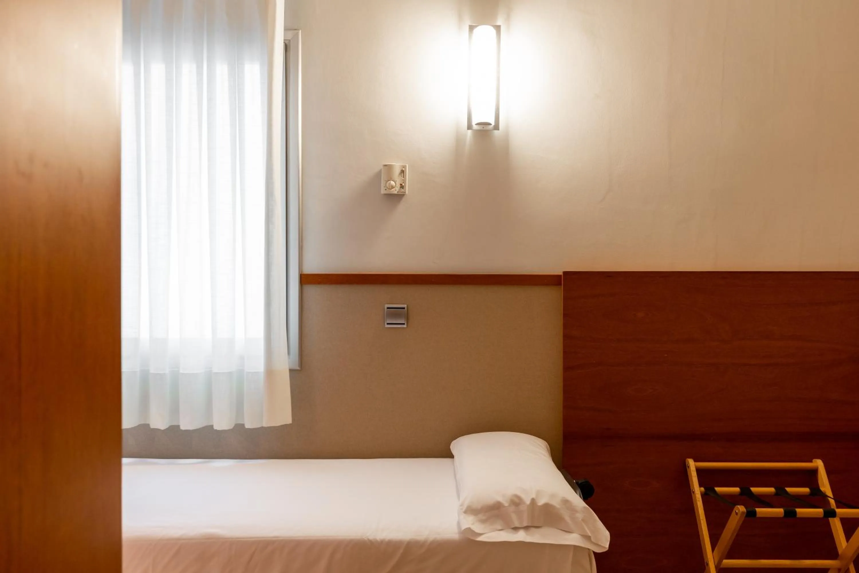 Photo of the whole room, Bed in Onix Rambla