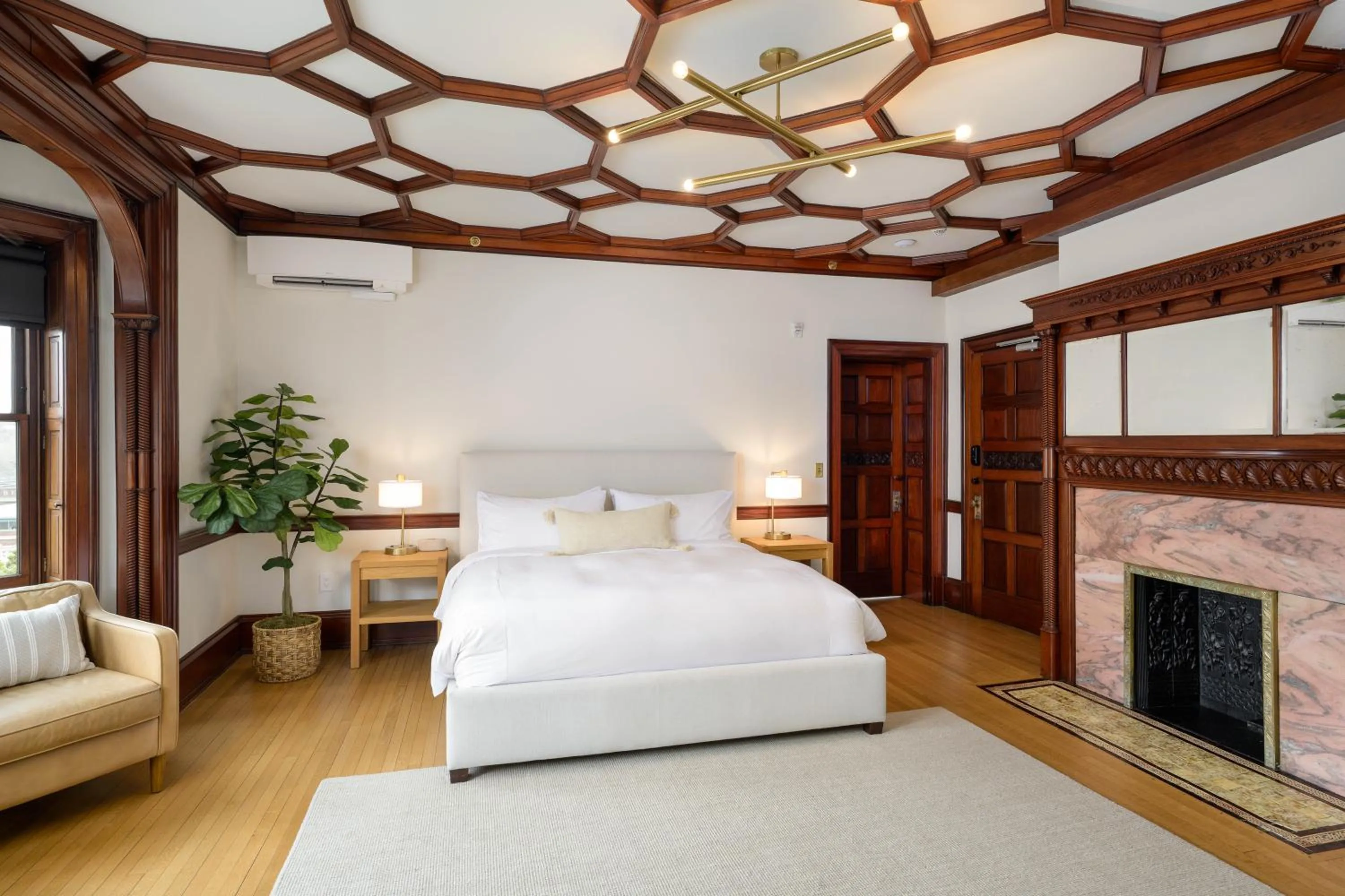 Bed in Wilbur Mansion