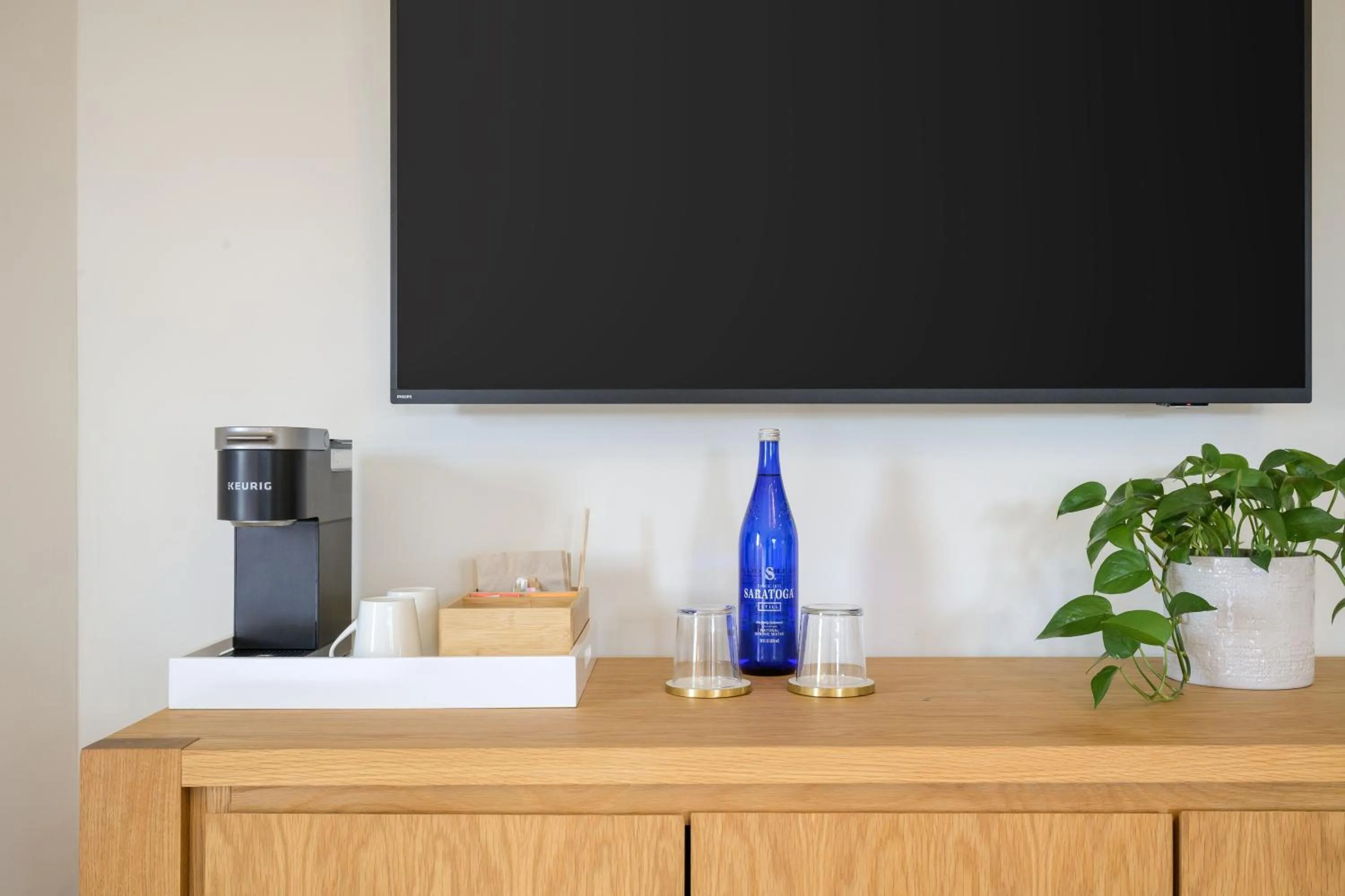 Coffee/tea facilities in Wilbur Mansion