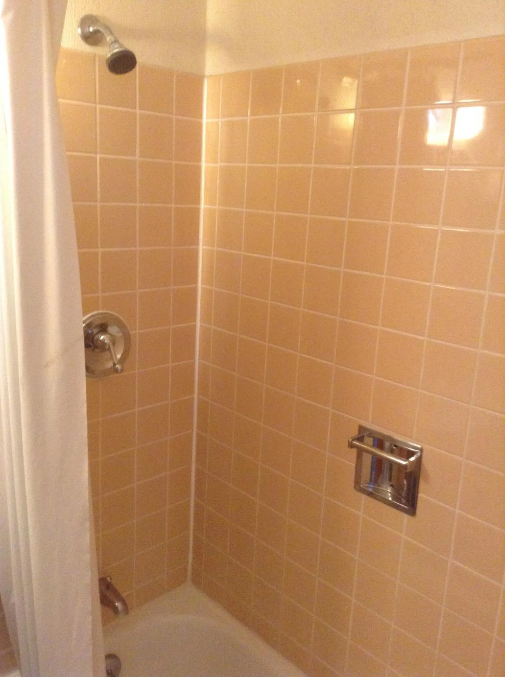 Bathroom in Colonial Inn