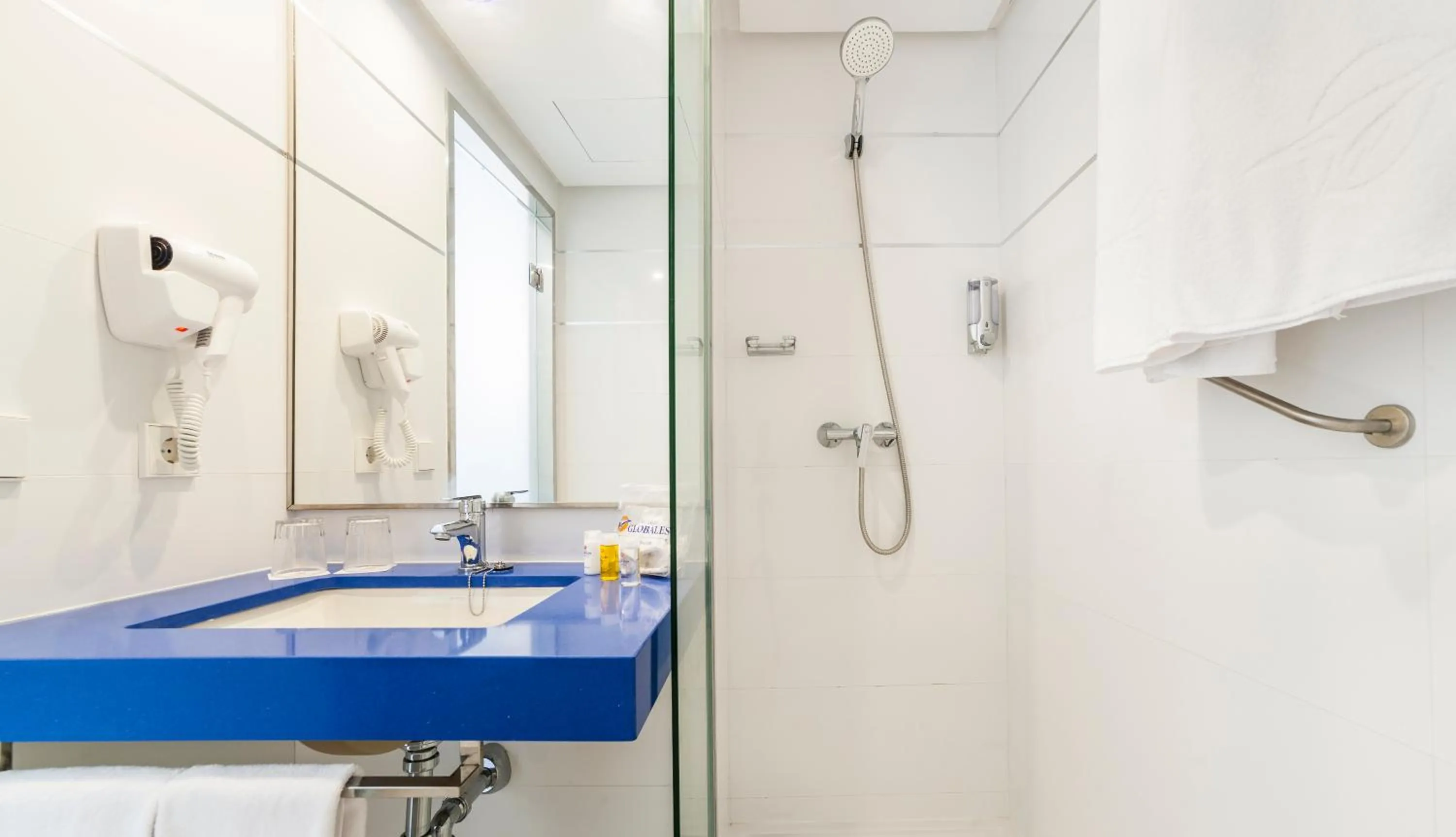 Bathroom in Globales Montemar