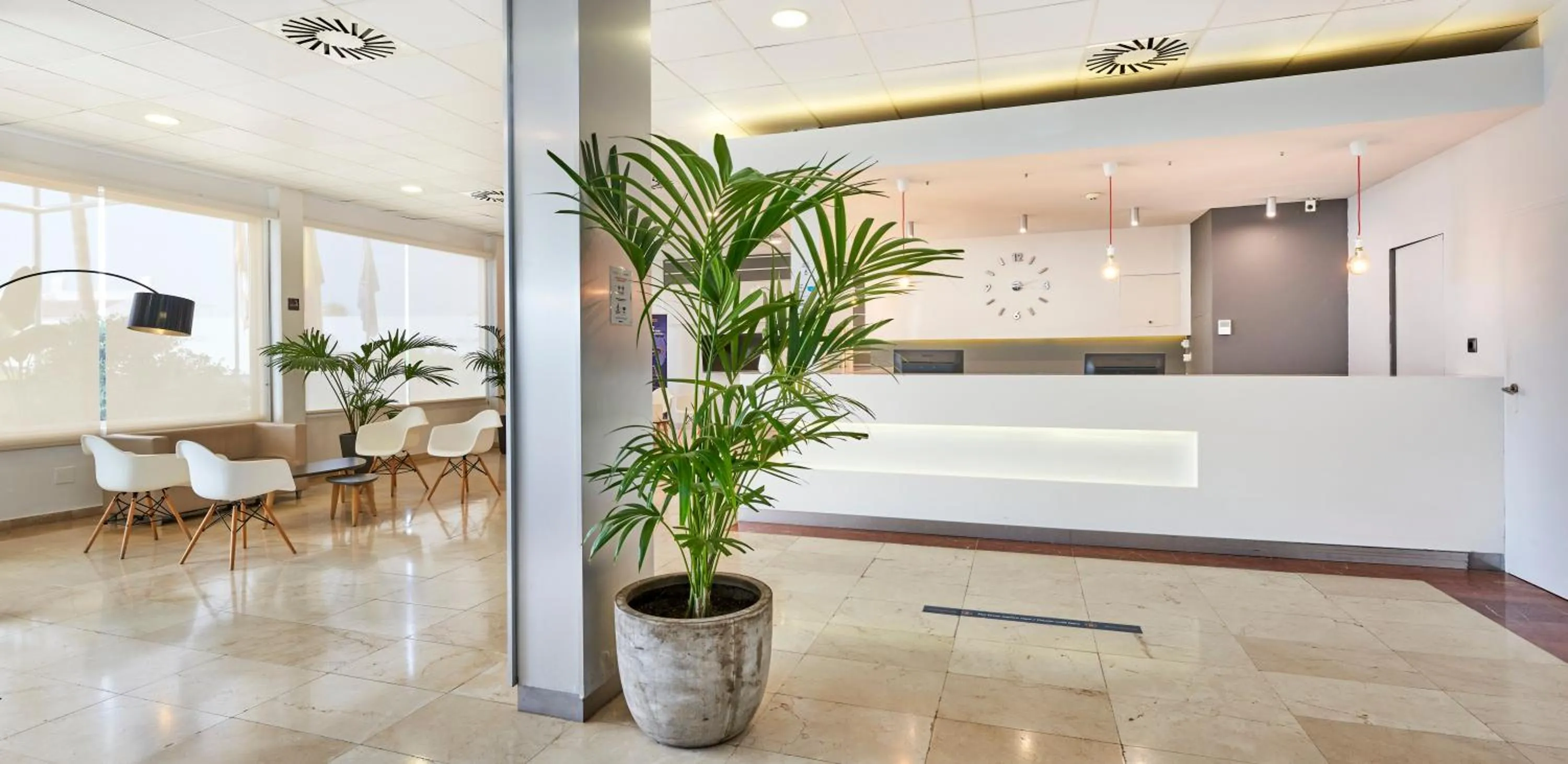 Lobby or reception in Globales Cala'n Bosch