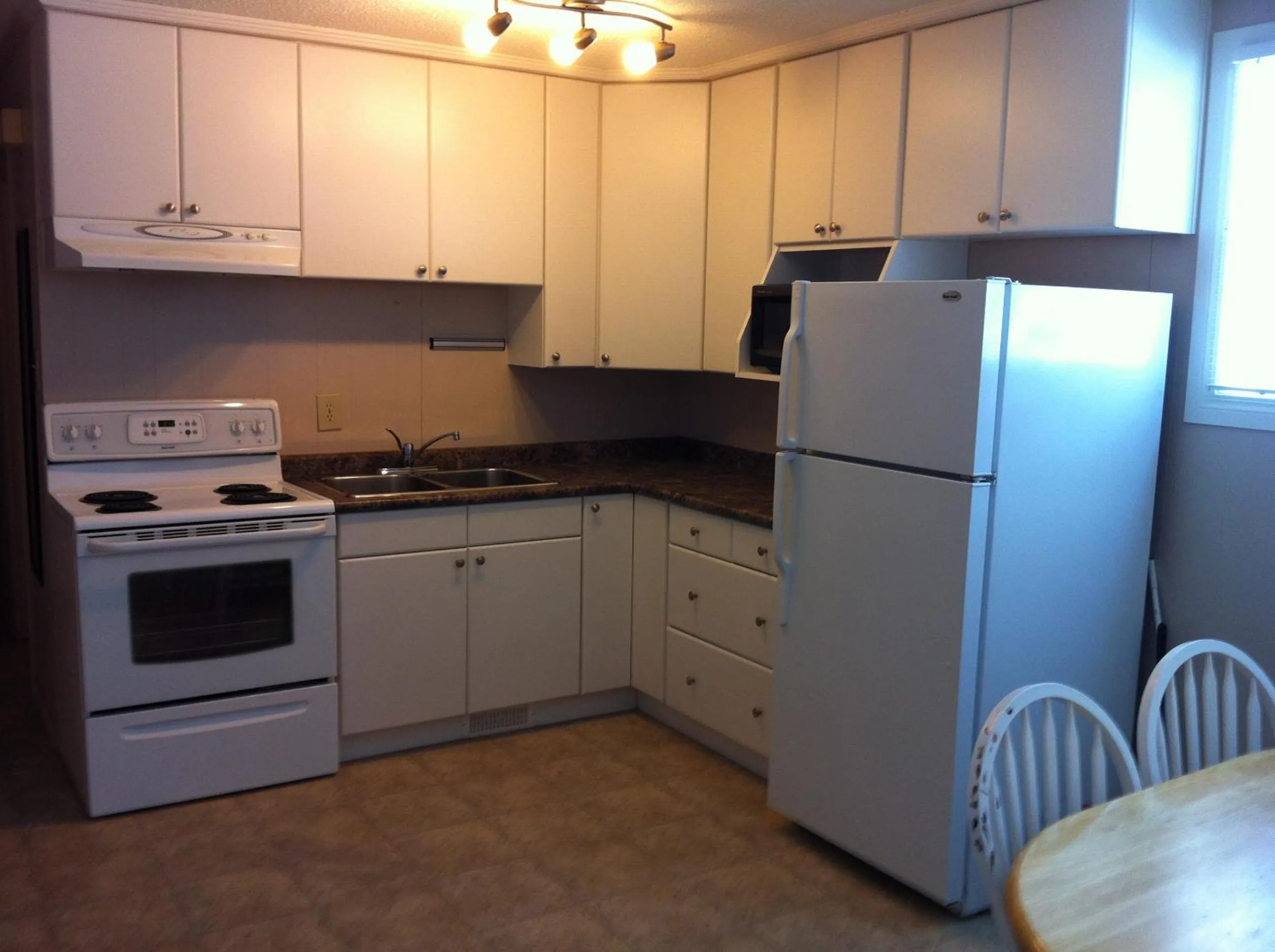 Kitchen or kitchenette in College Park Bed & Breakfast