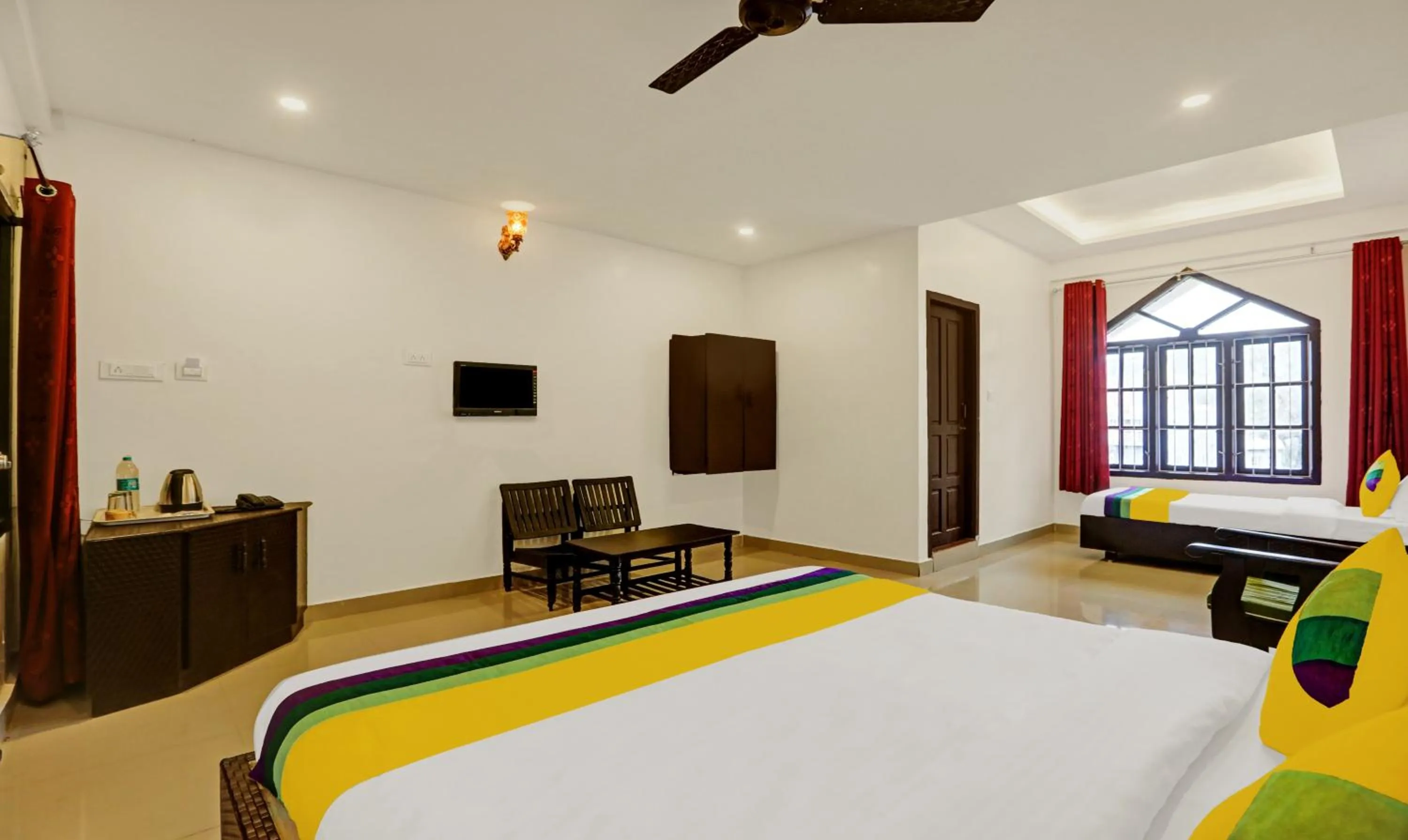 Bedroom, Bed in Itsy Hotels Regalia Grand, 500 Mtrs From Madikeri Fort