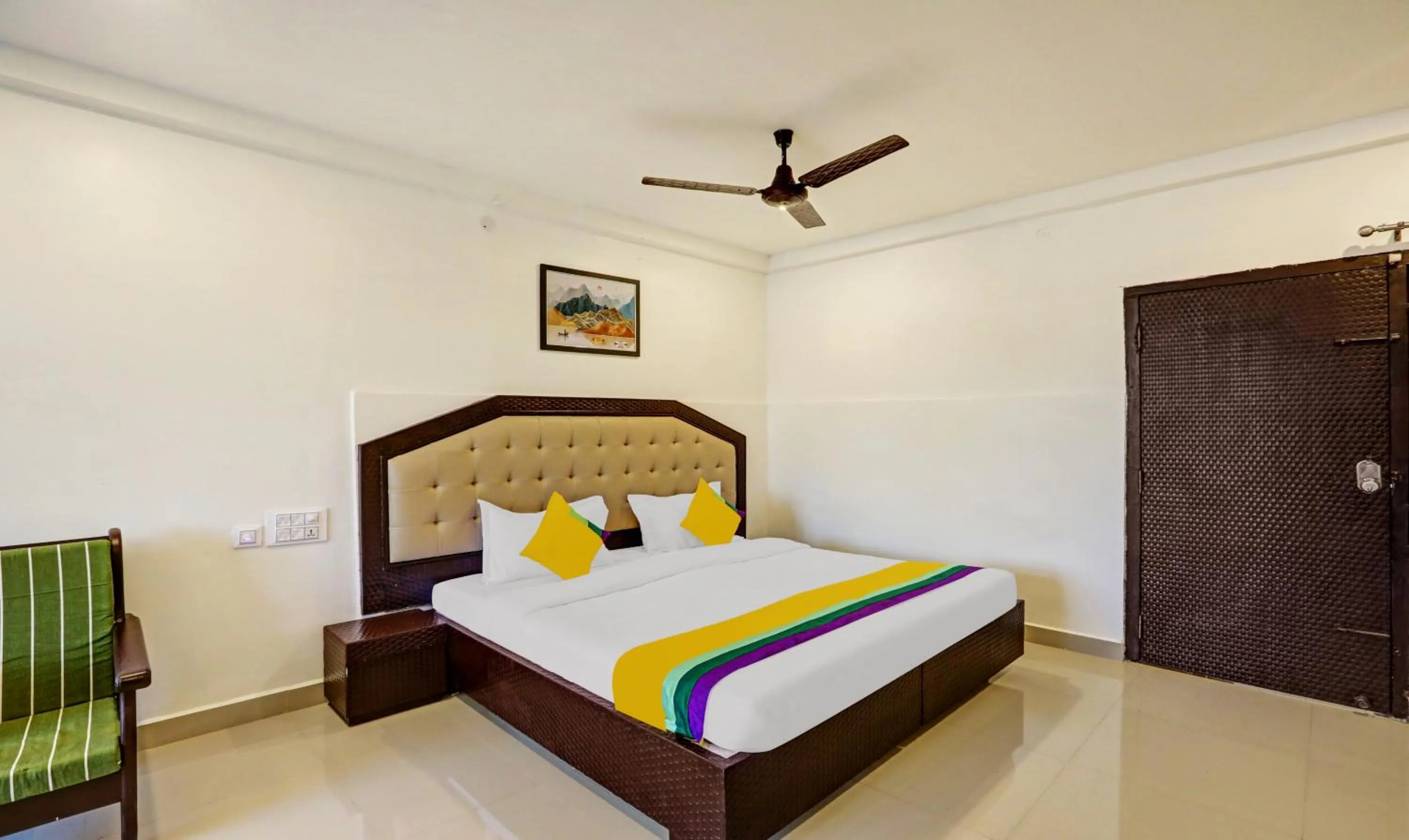 Bedroom, Bed in Itsy Hotels Regalia Grand, 500 Mtrs From Madikeri Fort