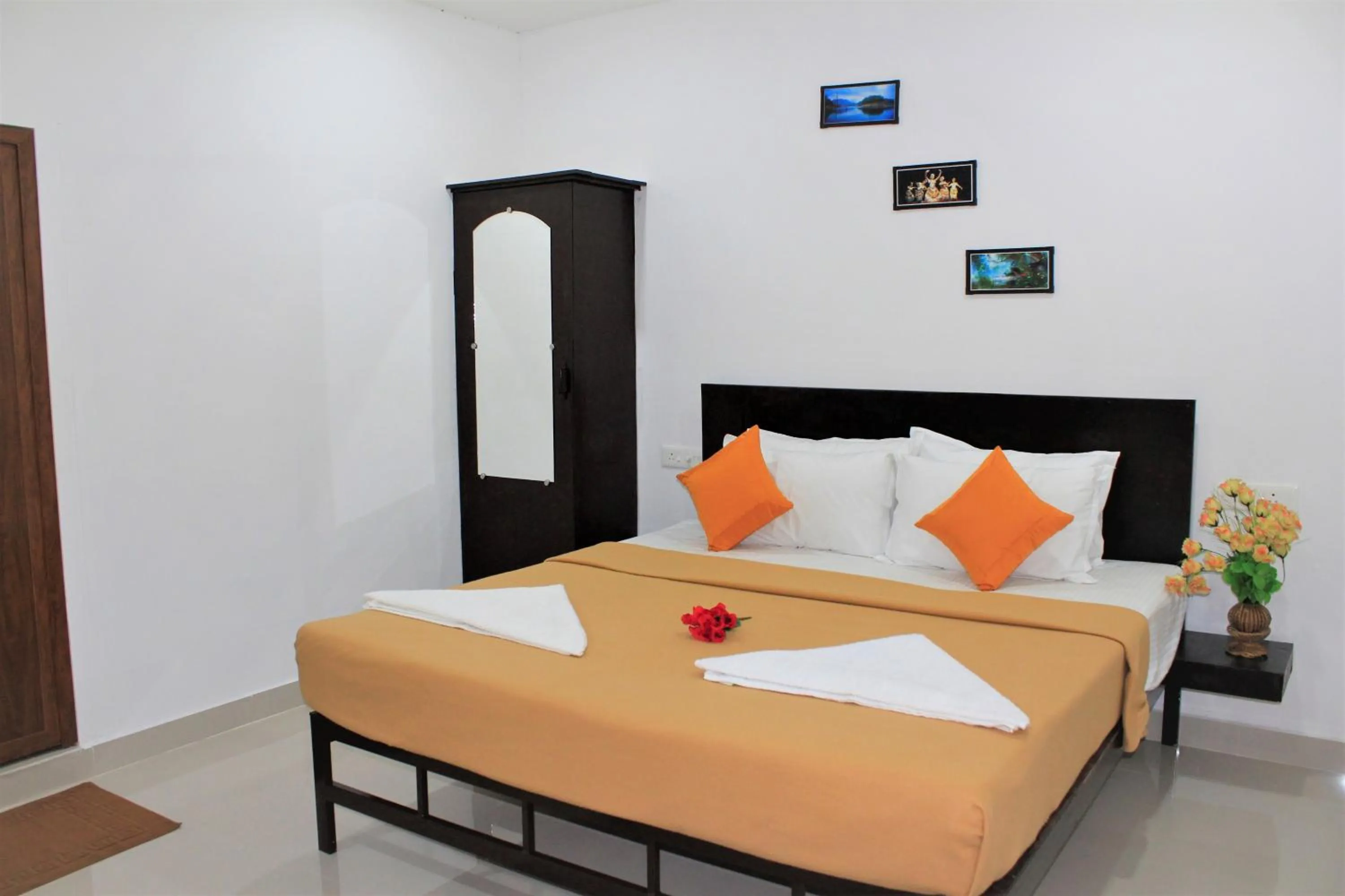 Deluxe Double Room (2 Adults + 1 Child) - single occupancy in SpiceGreen Homestay,Thekkady